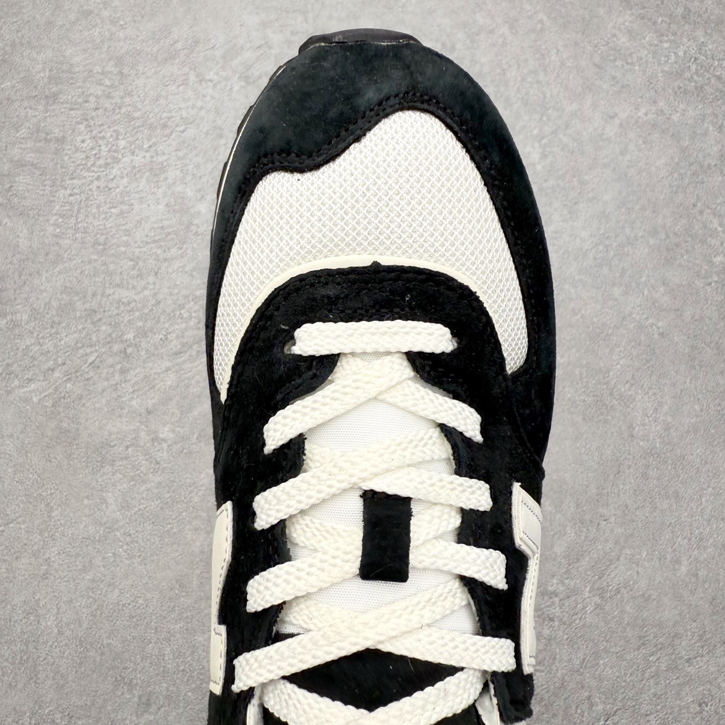 图片[4]-NB新百伦New Balance U574升级版系列低帮复古休闲运动慢跑鞋 新版NB574，妥妥美产既视感有木有。相较传统574，新版鞋跟及鞋面设计自带9系美产既视感！鞋面、内衬质感以及穿着体验更加！鞋型更流畅和饱满,鞋底增添了风格的多样化!底部升级橡胶颗粒大底,更防滑耐磨,上脚后感觉柔软且舒适。尺码：36 36.5 37.5 38 38.5 39.5 40 40.5 41.5 42 42.5 43 44 45-选品中心