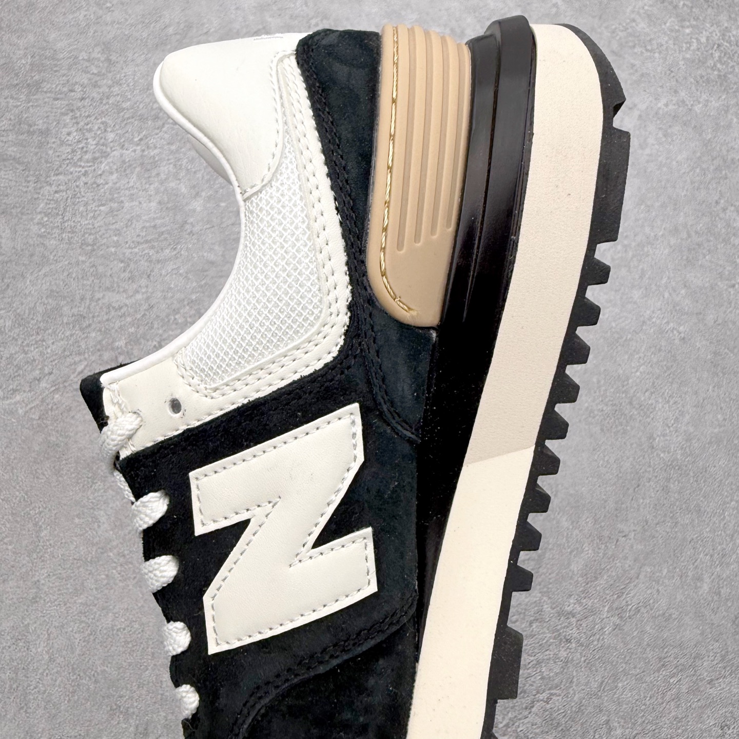 图片[7]-NB新百伦New Balance U574升级版系列低帮复古休闲运动慢跑鞋 新版NB574，妥妥美产既视感有木有。相较传统574，新版鞋跟及鞋面设计自带9系美产既视感！鞋面、内衬质感以及穿着体验更加！鞋型更流畅和饱满,鞋底增添了风格的多样化!底部升级橡胶颗粒大底,更防滑耐磨,上脚后感觉柔软且舒适。尺码：36 36.5 37.5 38 38.5 39.5 40 40.5 41.5 42 42.5 43 44 45-选品中心