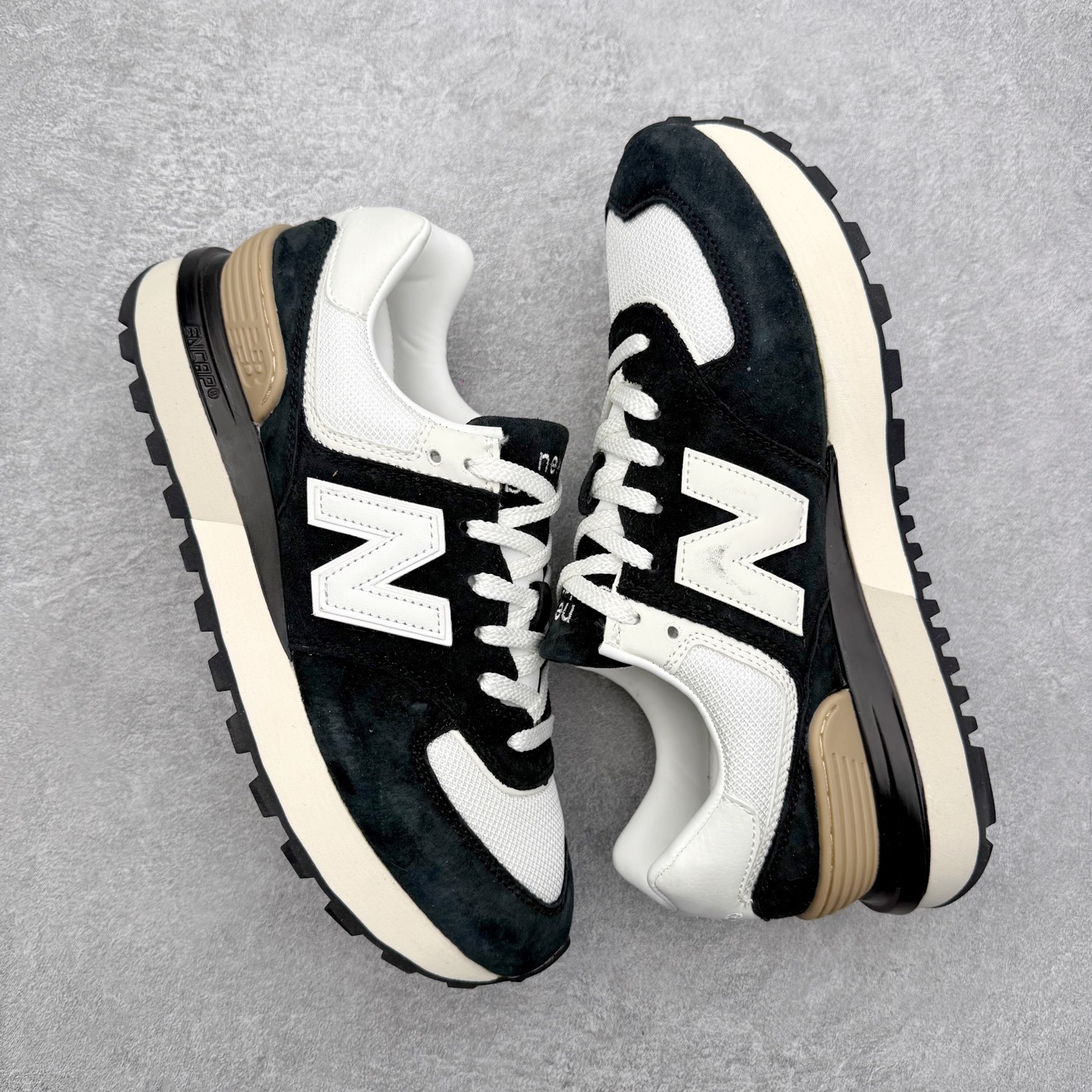 图片[3]-NB新百伦New Balance U574升级版系列低帮复古休闲运动慢跑鞋 新版NB574，妥妥美产既视感有木有。相较传统574，新版鞋跟及鞋面设计自带9系美产既视感！鞋面、内衬质感以及穿着体验更加！鞋型更流畅和饱满,鞋底增添了风格的多样化!底部升级橡胶颗粒大底,更防滑耐磨,上脚后感觉柔软且舒适。尺码：36 36.5 37.5 38 38.5 39.5 40 40.5 41.5 42 42.5 43 44 45-选品中心