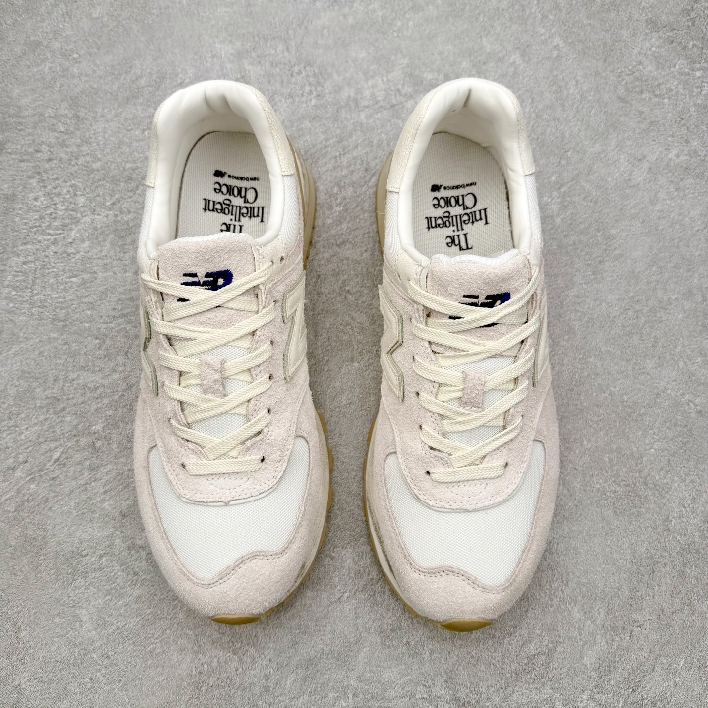 图片[2]-NB新百伦New Balance U574升级版系列低帮复古休闲运动慢跑鞋 新版NB574，妥妥美产既视感有木有。相较传统574，新版鞋跟及鞋面设计自带9系美产既视感！鞋面、内衬质感以及穿着体验更加！鞋型更流畅和饱满,鞋底增添了风格的多样化!底部升级橡胶颗粒大底,更防滑耐磨,上脚后感觉柔软且舒适。尺码：36 36.5 37.5 38 38.5 39.5 40 40.5 41.5 42 42.5 43 44 45-选品中心