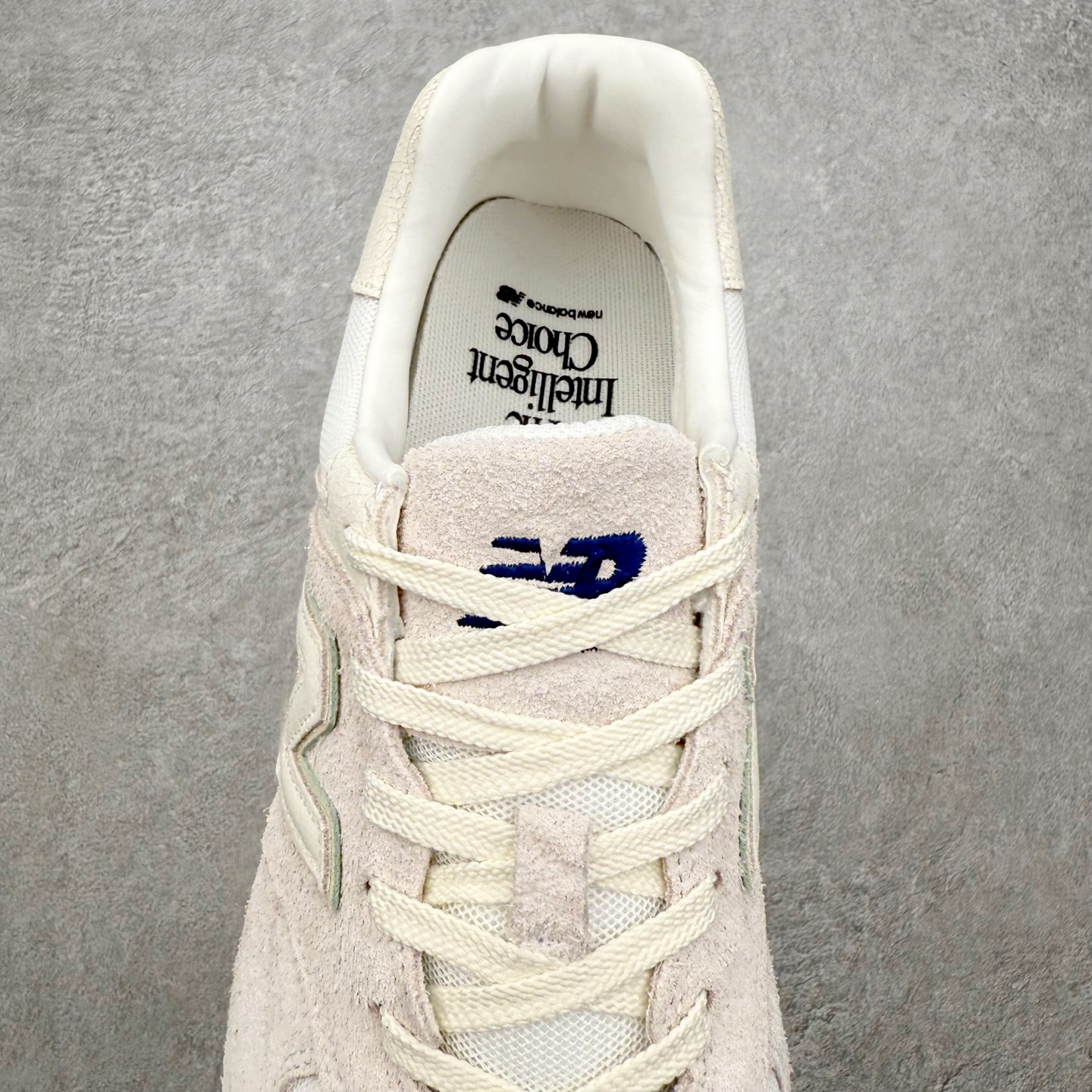 图片[5]-NB新百伦New Balance U574升级版系列低帮复古休闲运动慢跑鞋 新版NB574，妥妥美产既视感有木有。相较传统574，新版鞋跟及鞋面设计自带9系美产既视感！鞋面、内衬质感以及穿着体验更加！鞋型更流畅和饱满,鞋底增添了风格的多样化!底部升级橡胶颗粒大底,更防滑耐磨,上脚后感觉柔软且舒适。尺码：36 36.5 37.5 38 38.5 39.5 40 40.5 41.5 42 42.5 43 44 45-选品中心