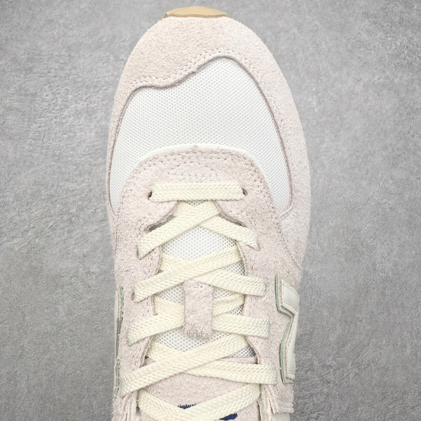 图片[4]-NB新百伦New Balance U574升级版系列低帮复古休闲运动慢跑鞋 新版NB574，妥妥美产既视感有木有。相较传统574，新版鞋跟及鞋面设计自带9系美产既视感！鞋面、内衬质感以及穿着体验更加！鞋型更流畅和饱满,鞋底增添了风格的多样化!底部升级橡胶颗粒大底,更防滑耐磨,上脚后感觉柔软且舒适。尺码：36 36.5 37.5 38 38.5 39.5 40 40.5 41.5 42 42.5 43 44 45-选品中心