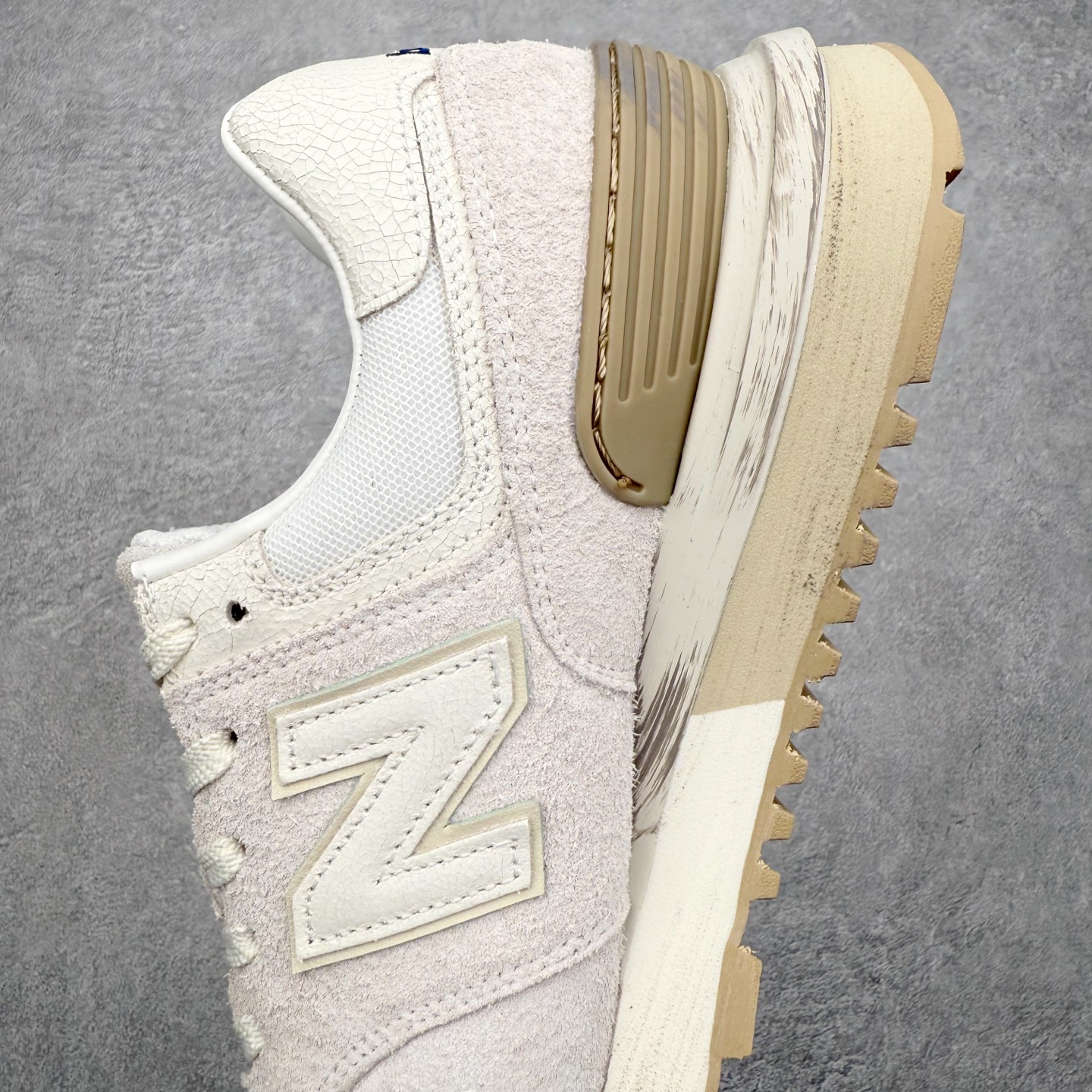 图片[7]-NB新百伦New Balance U574升级版系列低帮复古休闲运动慢跑鞋 新版NB574，妥妥美产既视感有木有。相较传统574，新版鞋跟及鞋面设计自带9系美产既视感！鞋面、内衬质感以及穿着体验更加！鞋型更流畅和饱满,鞋底增添了风格的多样化!底部升级橡胶颗粒大底,更防滑耐磨,上脚后感觉柔软且舒适。尺码：36 36.5 37.5 38 38.5 39.5 40 40.5 41.5 42 42.5 43 44 45-选品中心