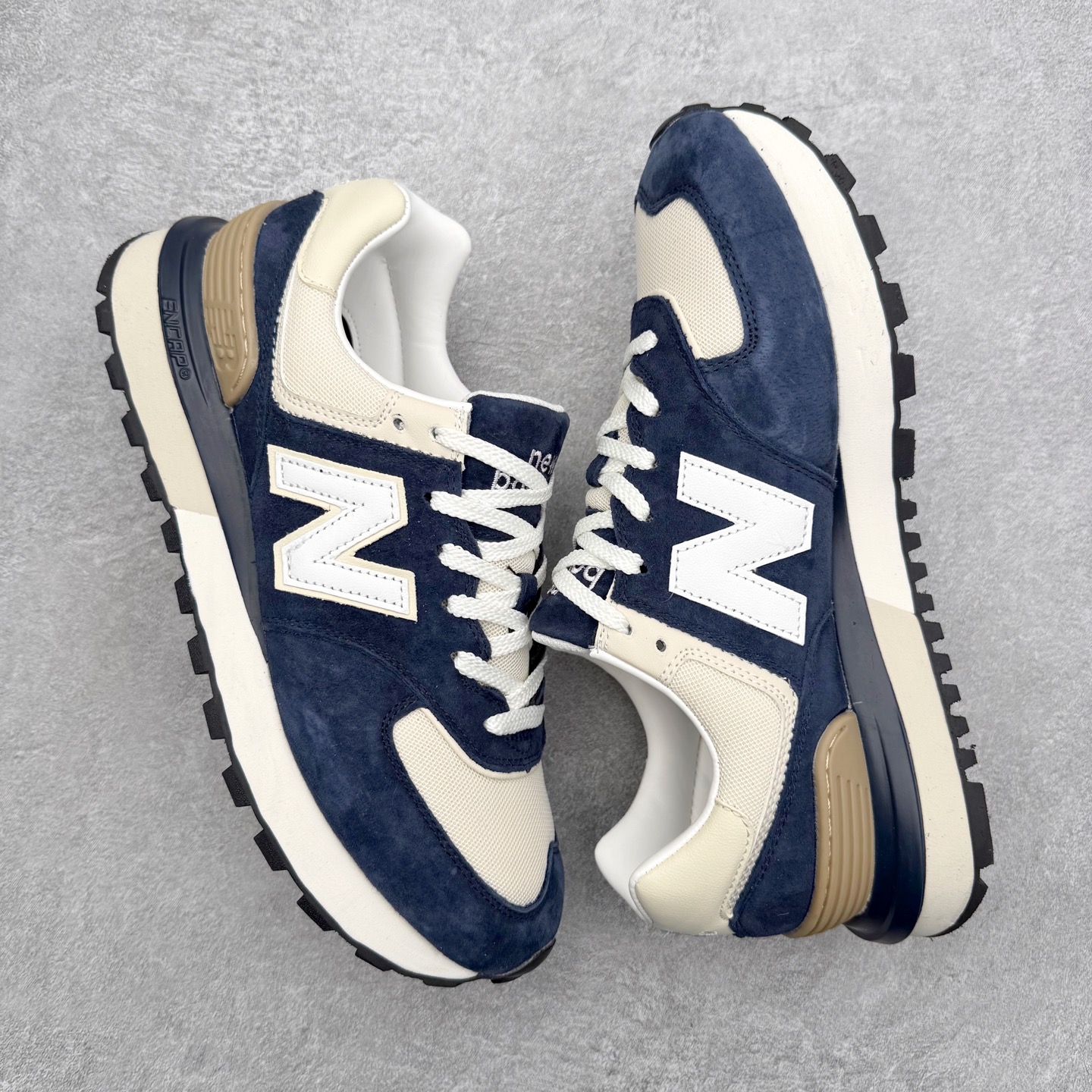 图片[3]-NB新百伦New Balance U574升级版系列低帮复古休闲运动慢跑鞋 新版NB574，妥妥美产既视感有木有。相较传统574，新版鞋跟及鞋面设计自带9系美产既视感！鞋面、内衬质感以及穿着体验更加！鞋型更流畅和饱满,鞋底增添了风格的多样化!底部升级橡胶颗粒大底,更防滑耐磨,上脚后感觉柔软且舒适。尺码：36 36.5 37.5 38 38.5 39.5 40 40.5 41.5 42 42.5 43 44 45-选品中心