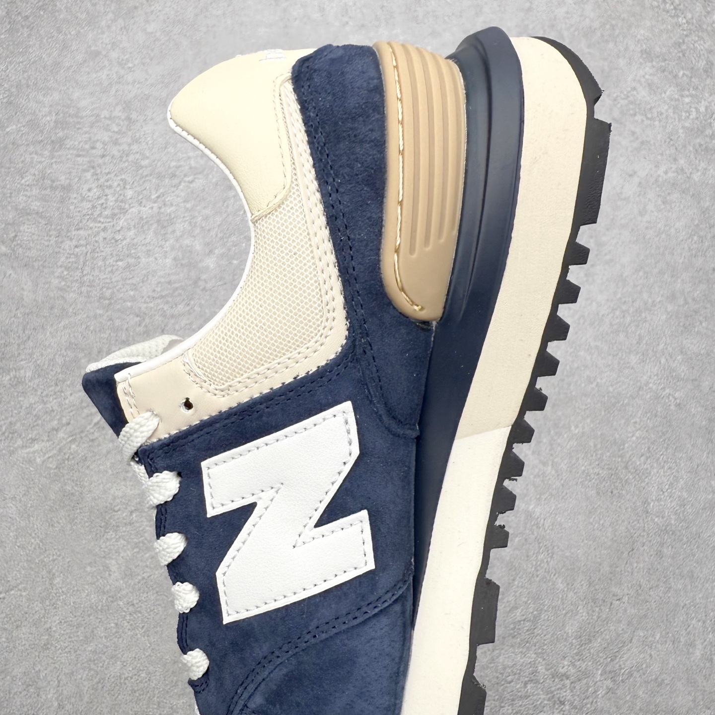 图片[7]-NB新百伦New Balance U574升级版系列低帮复古休闲运动慢跑鞋 新版NB574，妥妥美产既视感有木有。相较传统574，新版鞋跟及鞋面设计自带9系美产既视感！鞋面、内衬质感以及穿着体验更加！鞋型更流畅和饱满,鞋底增添了风格的多样化!底部升级橡胶颗粒大底,更防滑耐磨,上脚后感觉柔软且舒适。尺码：36 36.5 37.5 38 38.5 39.5 40 40.5 41.5 42 42.5 43 44 45-选品中心