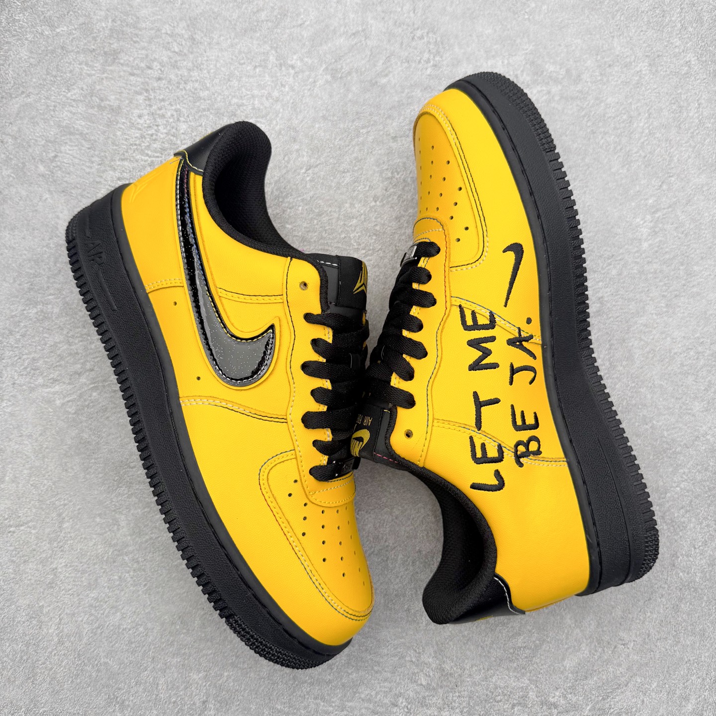 图片[3]-＃XT纯原 NK Air Force 1 Low 空军一号时尚舒适防滑耐磨低帮板鞋 IQ2713-700 顶级批次 2022全新楦头鞋型 鱼鳞大底 历时开发三个月 清洁度完美 二维码鞋标 内置芯片及solo气垫 大底高度及其弧度依照正品 钢印 logo刺绣 鞋口弧度 鞋头长度 鞋面冲孔 鞋垫背胶及钢印 完美鞋型对比正品 每一处都是细节满满 柔软、弹性十足的缓震性能和出色的中底设计 横跨复古与现代的外型结合 造就出风靡全球 三十多年的Force 1 直到今天还深受青睐 实拍调校N版已经零色差零失真 百分百还原实物色彩所见即所得 不存在货不对板色差等低级问题 选购参考实物拍摄 不混卖不参货 只用心做好货严格选品 承诺混一赔十 尺码：36 36.5 37.5 38 38.5 39 40 40.5 41 42 42.5 43 44 44.5 45-选品中心