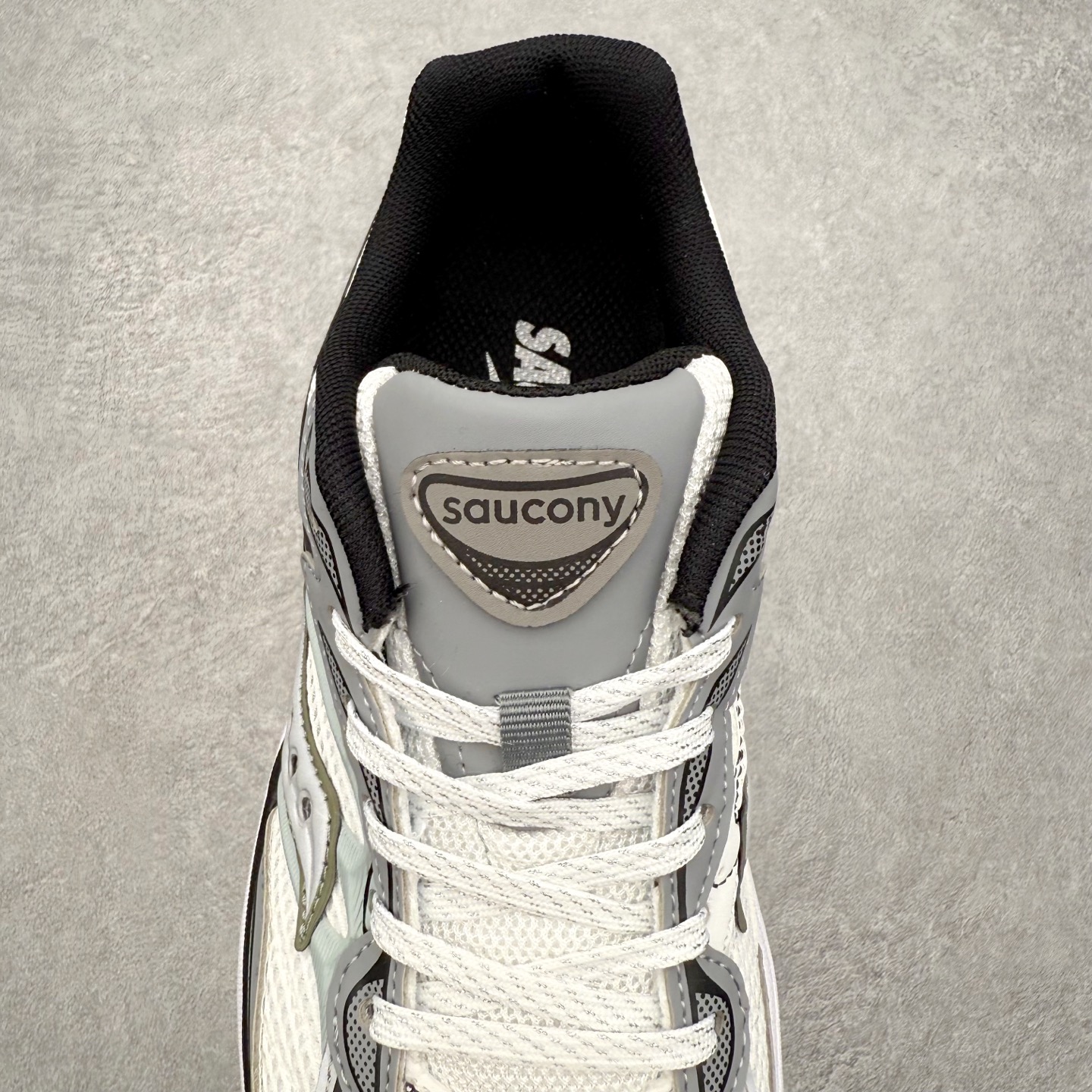 图片[5]-Saucony ProGrid Omni 索康尼全擎9舒适柔软跑步鞋 男女同款 Saucony（索康尼）是创建于1898年的百年跑步运动品牌，专注于跑步装备的设计、研发和制造，追求跑鞋的极致舒适，让跑者感受愉悦体验，不断突破，创造更多的人生 实拍调校N版已经零色差零失真 百分百还原实物色彩所见即所得 不存在货不对板色差等低级问题 选购参考实物拍摄 不混卖不参货 只用心做好货严格选品 承诺混一赔十 尺码：36 36.5 37.5 38 38.5 39 40 40.5 41 42 42.5 43 44 44.5 45-选品中心