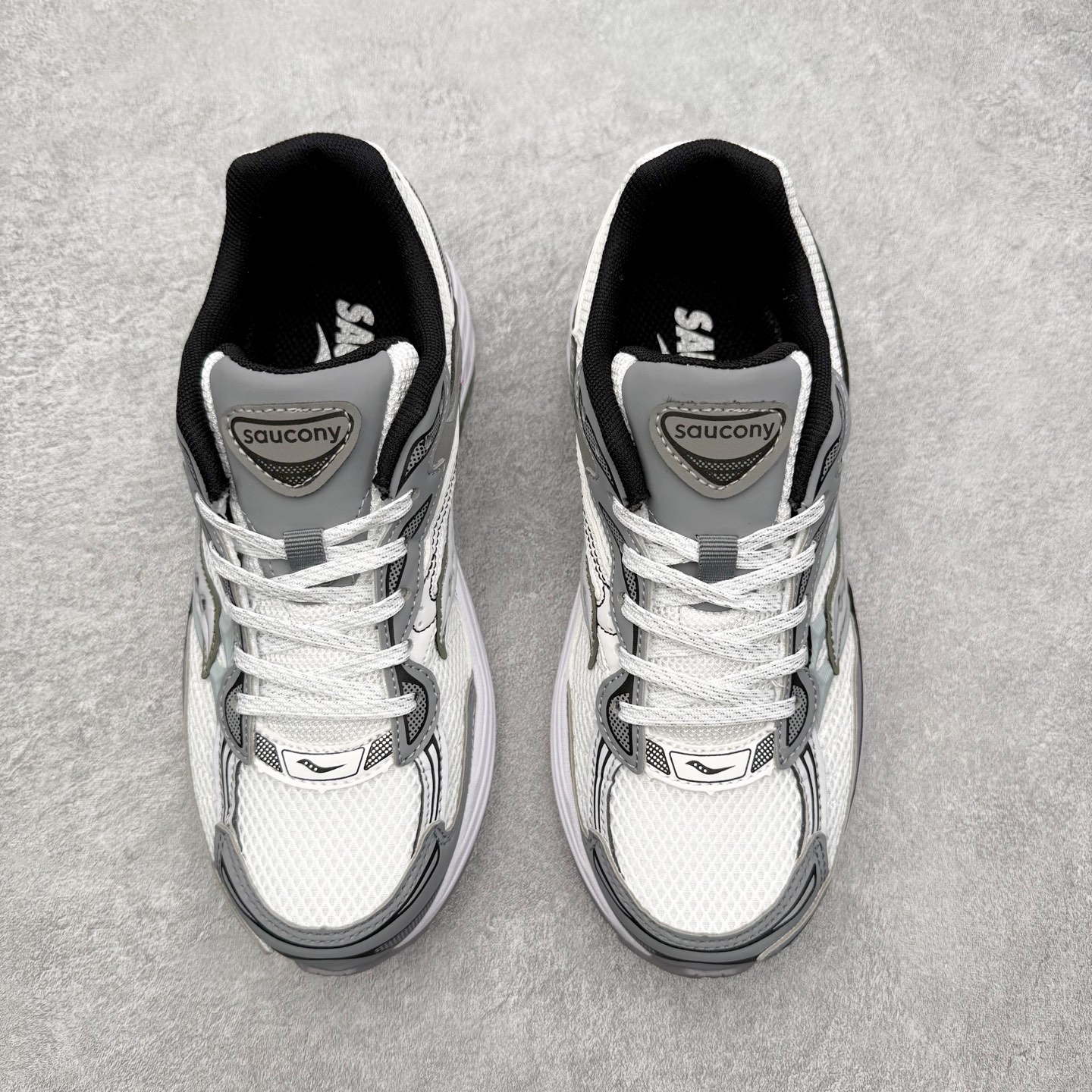 图片[2]-Saucony ProGrid Omni 索康尼全擎9舒适柔软跑步鞋 男女同款 Saucony（索康尼）是创建于1898年的百年跑步运动品牌，专注于跑步装备的设计、研发和制造，追求跑鞋的极致舒适，让跑者感受愉悦体验，不断突破，创造更多的人生 实拍调校N版已经零色差零失真 百分百还原实物色彩所见即所得 不存在货不对板色差等低级问题 选购参考实物拍摄 不混卖不参货 只用心做好货严格选品 承诺混一赔十 尺码：36 36.5 37.5 38 38.5 39 40 40.5 41 42 42.5 43 44 44.5 45-选品中心