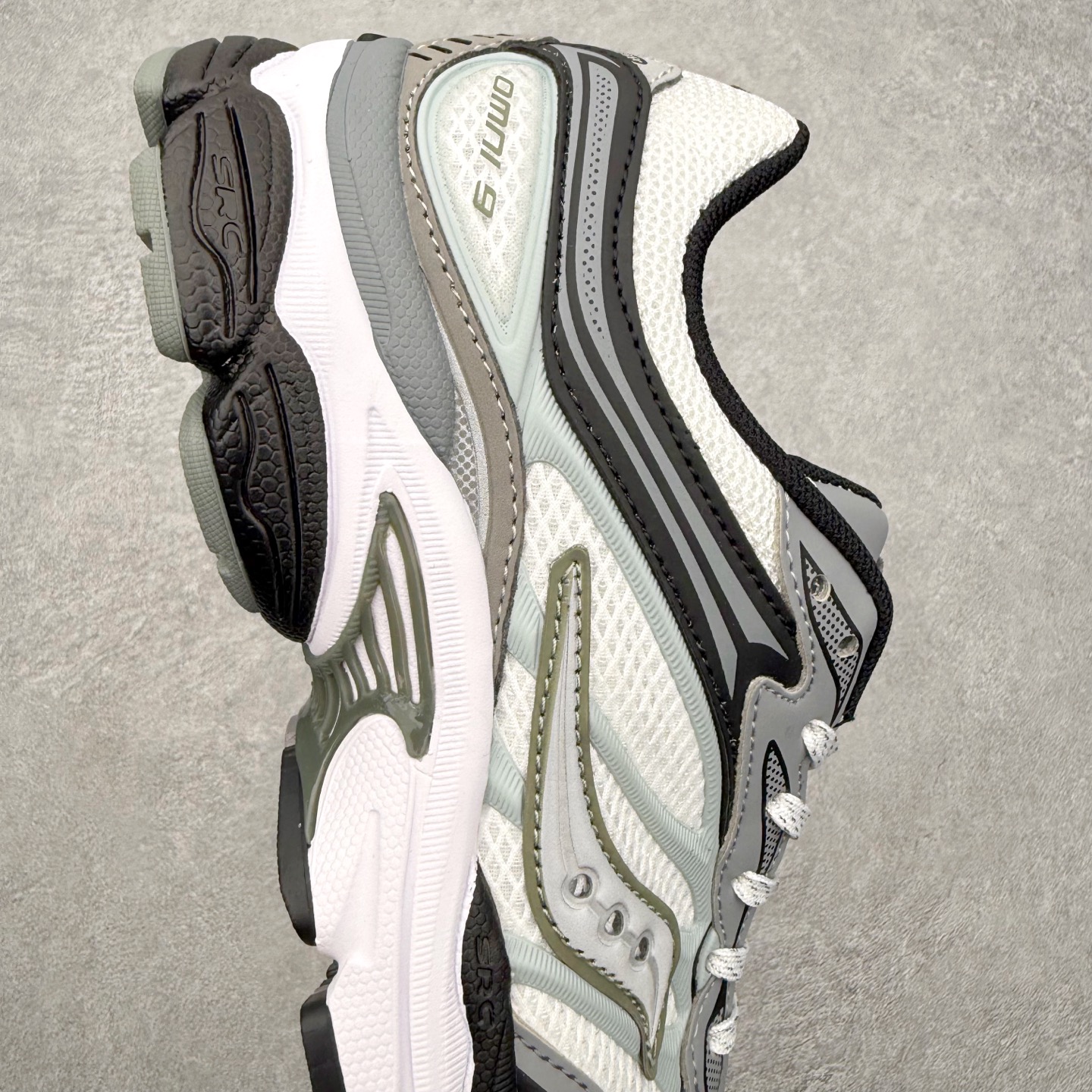 图片[6]-Saucony ProGrid Omni 索康尼全擎9舒适柔软跑步鞋 男女同款 Saucony（索康尼）是创建于1898年的百年跑步运动品牌，专注于跑步装备的设计、研发和制造，追求跑鞋的极致舒适，让跑者感受愉悦体验，不断突破，创造更多的人生 实拍调校N版已经零色差零失真 百分百还原实物色彩所见即所得 不存在货不对板色差等低级问题 选购参考实物拍摄 不混卖不参货 只用心做好货严格选品 承诺混一赔十 尺码：36 36.5 37.5 38 38.5 39 40 40.5 41 42 42.5 43 44 44.5 45-选品中心