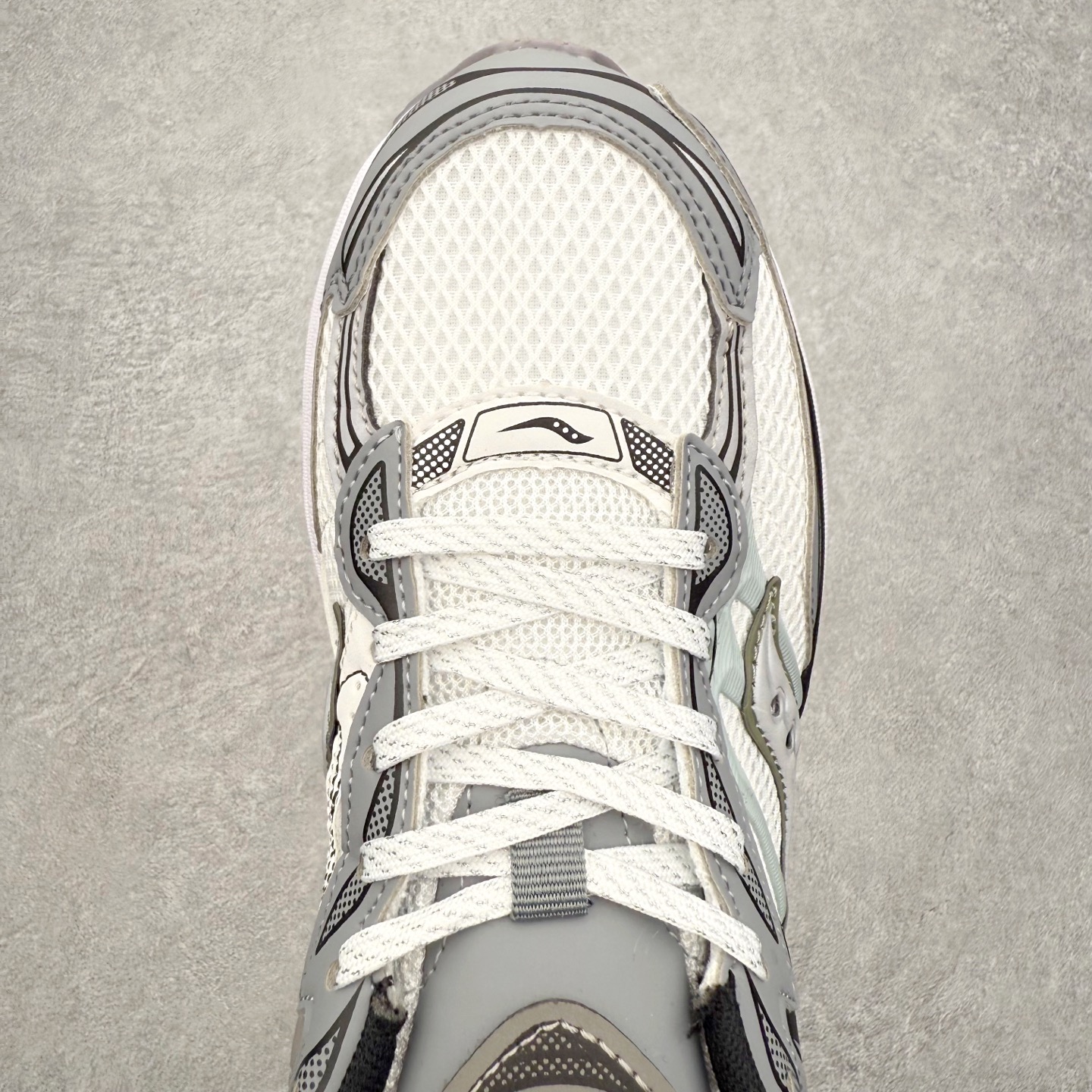 图片[4]-Saucony ProGrid Omni 索康尼全擎9舒适柔软跑步鞋 男女同款 Saucony（索康尼）是创建于1898年的百年跑步运动品牌，专注于跑步装备的设计、研发和制造，追求跑鞋的极致舒适，让跑者感受愉悦体验，不断突破，创造更多的人生 实拍调校N版已经零色差零失真 百分百还原实物色彩所见即所得 不存在货不对板色差等低级问题 选购参考实物拍摄 不混卖不参货 只用心做好货严格选品 承诺混一赔十 尺码：36 36.5 37.5 38 38.5 39 40 40.5 41 42 42.5 43 44 44.5 45-选品中心