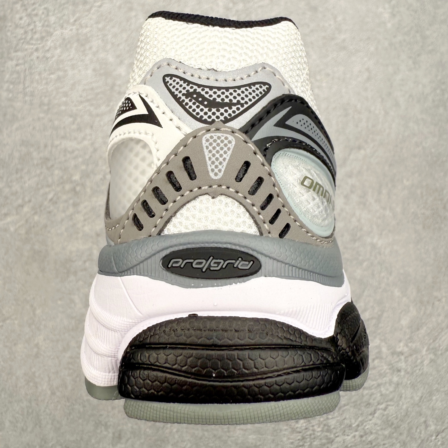 图片[8]-Saucony ProGrid Omni 索康尼全擎9舒适柔软跑步鞋 男女同款 Saucony（索康尼）是创建于1898年的百年跑步运动品牌，专注于跑步装备的设计、研发和制造，追求跑鞋的极致舒适，让跑者感受愉悦体验，不断突破，创造更多的人生 实拍调校N版已经零色差零失真 百分百还原实物色彩所见即所得 不存在货不对板色差等低级问题 选购参考实物拍摄 不混卖不参货 只用心做好货严格选品 承诺混一赔十 尺码：36 36.5 37.5 38 38.5 39 40 40.5 41 42 42.5 43 44 44.5 45-选品中心