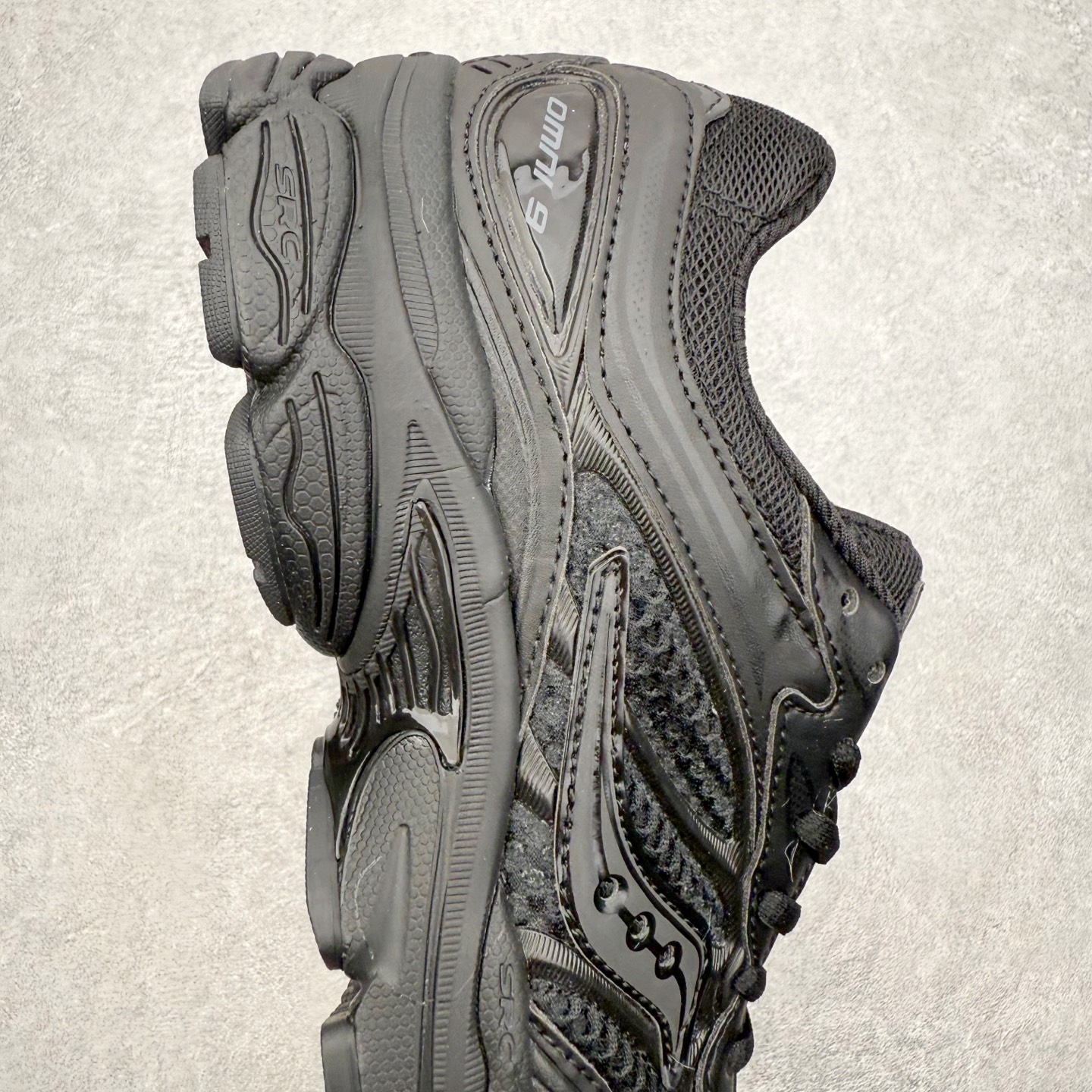 图片[6]-Saucony ProGrid Omni 索康尼全擎9舒适柔软跑步鞋 男女同款 Saucony（索康尼）是创建于1898年的百年跑步运动品牌，专注于跑步装备的设计、研发和制造，追求跑鞋的极致舒适，让跑者感受愉悦体验，不断突破，创造更多的人生 实拍调校N版已经零色差零失真 百分百还原实物色彩所见即所得 不存在货不对板色差等低级问题 选购参考实物拍摄 不混卖不参货 只用心做好货严格选品 承诺混一赔十 尺码：36 36.5 37.5 38 38.5 39 40 40.5 41 42 42.5 43 44 44.5 45-选品中心