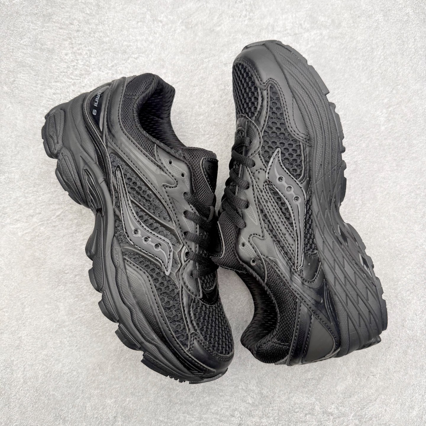 图片[3]-Saucony ProGrid Omni 索康尼全擎9舒适柔软跑步鞋 男女同款 Saucony（索康尼）是创建于1898年的百年跑步运动品牌，专注于跑步装备的设计、研发和制造，追求跑鞋的极致舒适，让跑者感受愉悦体验，不断突破，创造更多的人生 实拍调校N版已经零色差零失真 百分百还原实物色彩所见即所得 不存在货不对板色差等低级问题 选购参考实物拍摄 不混卖不参货 只用心做好货严格选品 承诺混一赔十 尺码：36 36.5 37.5 38 38.5 39 40 40.5 41 42 42.5 43 44 44.5 45-选品中心