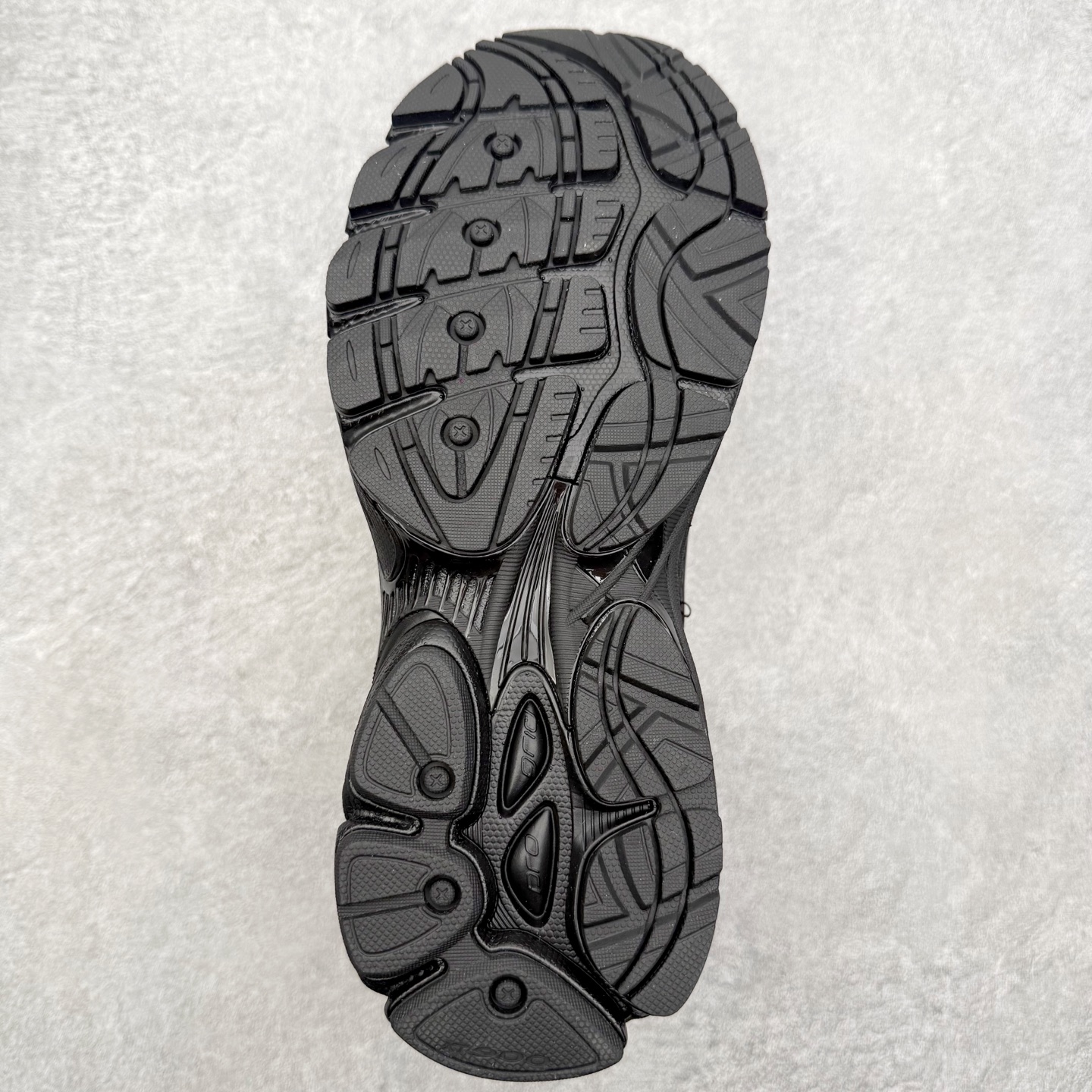 图片[9]-Saucony ProGrid Omni 索康尼全擎9舒适柔软跑步鞋 男女同款 Saucony（索康尼）是创建于1898年的百年跑步运动品牌，专注于跑步装备的设计、研发和制造，追求跑鞋的极致舒适，让跑者感受愉悦体验，不断突破，创造更多的人生 实拍调校N版已经零色差零失真 百分百还原实物色彩所见即所得 不存在货不对板色差等低级问题 选购参考实物拍摄 不混卖不参货 只用心做好货严格选品 承诺混一赔十 尺码：36 36.5 37.5 38 38.5 39 40 40.5 41 42 42.5 43 44 44.5 45-选品中心
