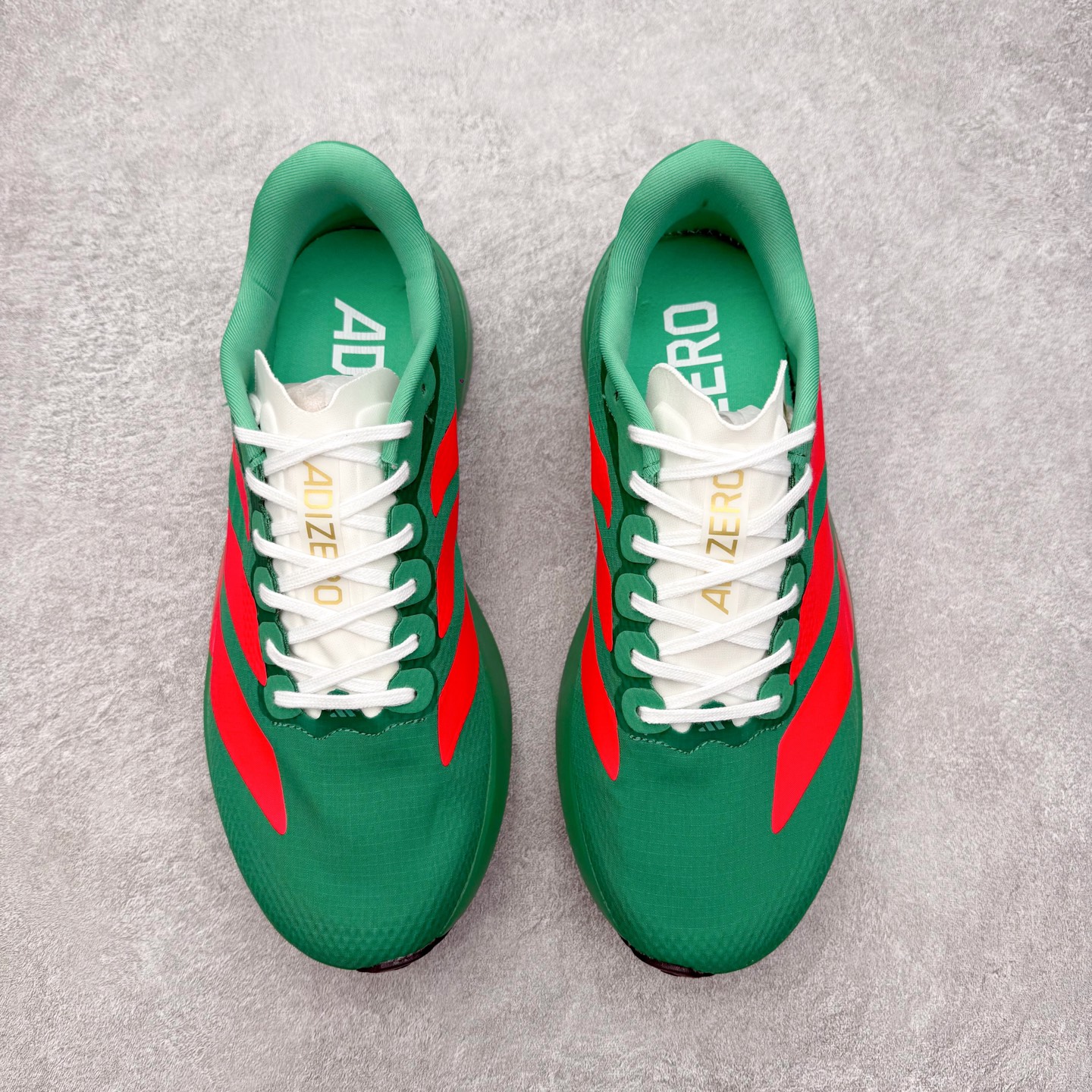 图片[2]-AD Adizero EVO SL WOVEN 马拉松竞速专业跑鞋 CELERMESH针织网面非常轻薄 纤维间的缝隙很大 可以保证跑步时的透气、排汗效果 鞋舌直接与两侧的内衬和鞋底连接在一起 在跑步过程中不会被鞋舌的左右移动所困扰 在标准鞋带孔的基础上再拓宽一组鞋带孔 适合不同脚型的需求 突破性 EnergyRods 技术，有助于跑者实现更好的成绩 中底独特的LIGHTSTRIKE PRO泡棉材质 微弹感觉在跑步过程中给予了良好的支撑体验 对于顶级精英和高水平进阶跑者来说 ADIOS PRO是一双值得信赖的竞速比赛用鞋 尺码：36 36.5 37.5 38 38.5 39 40 40.5 41 42 42.5 43 44 44.5 45-选品中心