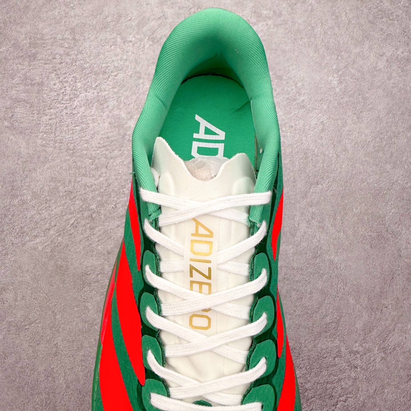图片[5]-AD Adizero EVO SL WOVEN 马拉松竞速专业跑鞋 CELERMESH针织网面非常轻薄 纤维间的缝隙很大 可以保证跑步时的透气、排汗效果 鞋舌直接与两侧的内衬和鞋底连接在一起 在跑步过程中不会被鞋舌的左右移动所困扰 在标准鞋带孔的基础上再拓宽一组鞋带孔 适合不同脚型的需求 突破性 EnergyRods 技术，有助于跑者实现更好的成绩 中底独特的LIGHTSTRIKE PRO泡棉材质 微弹感觉在跑步过程中给予了良好的支撑体验 对于顶级精英和高水平进阶跑者来说 ADIOS PRO是一双值得信赖的竞速比赛用鞋 尺码：36 36.5 37.5 38 38.5 39 40 40.5 41 42 42.5 43 44 44.5 45-选品中心