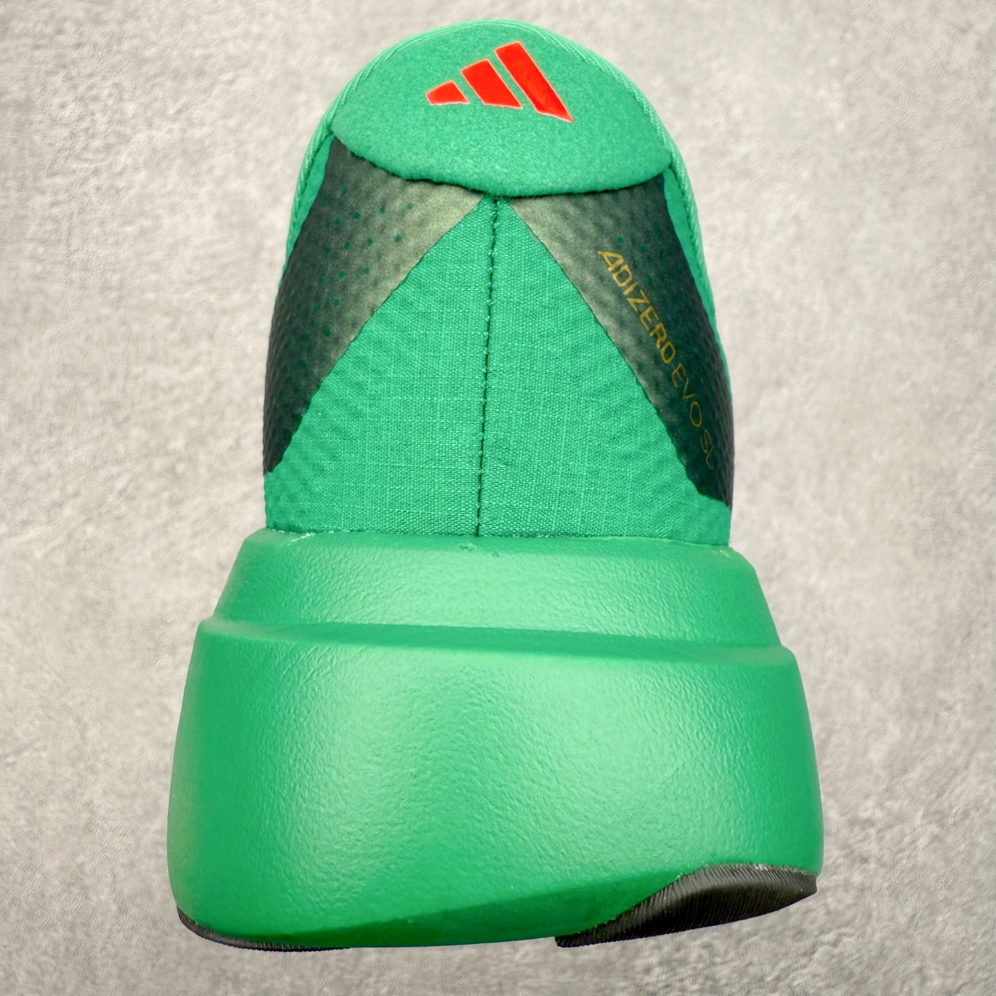 图片[8]-AD Adizero EVO SL WOVEN 马拉松竞速专业跑鞋 CELERMESH针织网面非常轻薄 纤维间的缝隙很大 可以保证跑步时的透气、排汗效果 鞋舌直接与两侧的内衬和鞋底连接在一起 在跑步过程中不会被鞋舌的左右移动所困扰 在标准鞋带孔的基础上再拓宽一组鞋带孔 适合不同脚型的需求 突破性 EnergyRods 技术，有助于跑者实现更好的成绩 中底独特的LIGHTSTRIKE PRO泡棉材质 微弹感觉在跑步过程中给予了良好的支撑体验 对于顶级精英和高水平进阶跑者来说 ADIOS PRO是一双值得信赖的竞速比赛用鞋 尺码：36 36.5 37.5 38 38.5 39 40 40.5 41 42 42.5 43 44 44.5 45-选品中心