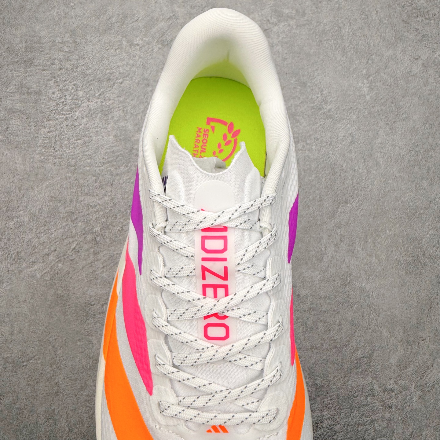图片[5]-AD Adizero EVO SL WOVEN 马拉松竞速专业跑鞋 CELERMESH针织网面非常轻薄 纤维间的缝隙很大 可以保证跑步时的透气、排汗效果 鞋舌直接与两侧的内衬和鞋底连接在一起 在跑步过程中不会被鞋舌的左右移动所困扰 在标准鞋带孔的基础上再拓宽一组鞋带孔 适合不同脚型的需求 突破性 EnergyRods 技术，有助于跑者实现更好的成绩 中底独特的LIGHTSTRIKE PRO泡棉材质 微弹感觉在跑步过程中给予了良好的支撑体验 对于顶级精英和高水平进阶跑者来说 ADIOS PRO是一双值得信赖的竞速比赛用鞋 尺码：36 36.5 37.5 38 38.5 39 40 40.5 41 42 42.5 43 44 44.5 45-选品中心