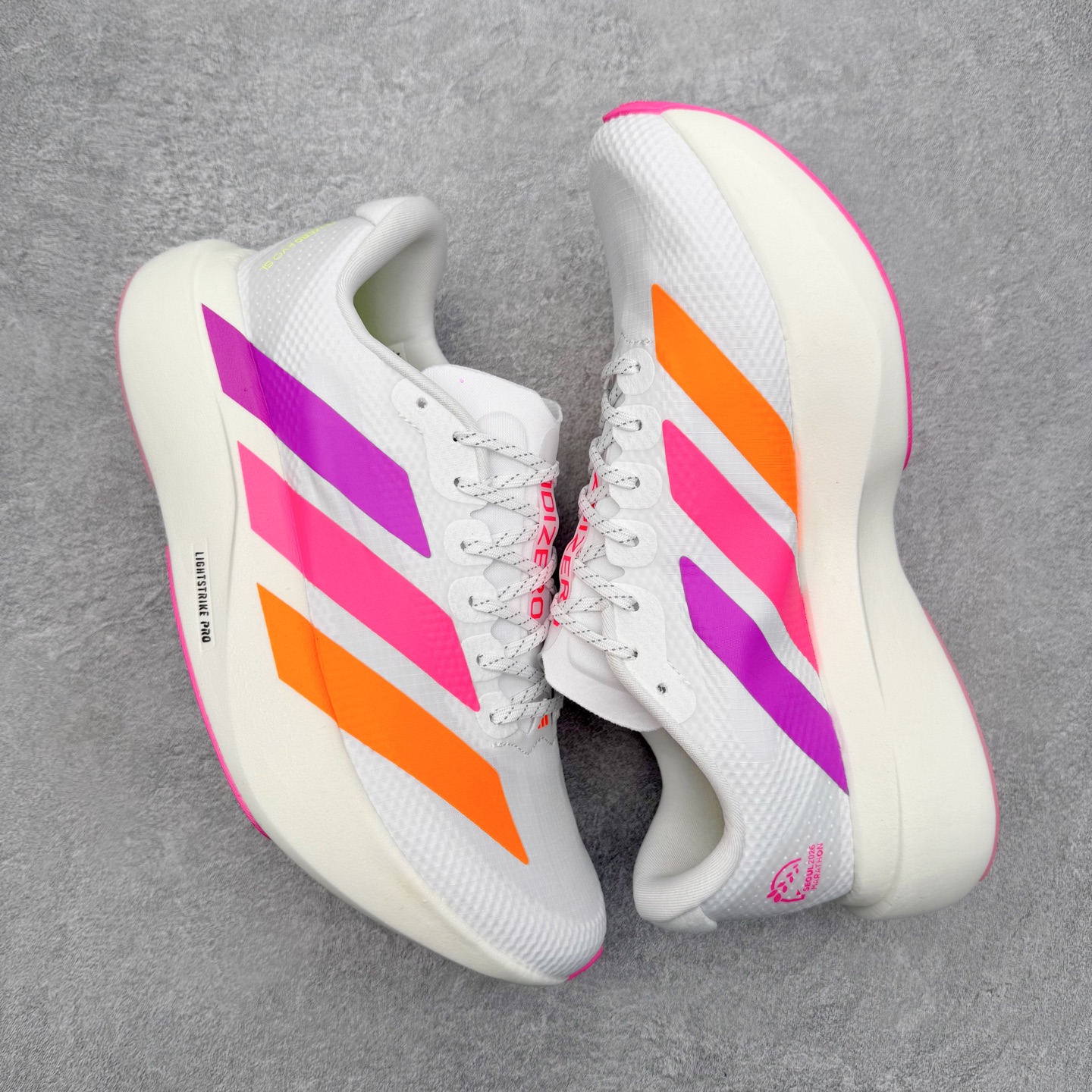 图片[3]-AD Adizero EVO SL WOVEN 马拉松竞速专业跑鞋 CELERMESH针织网面非常轻薄 纤维间的缝隙很大 可以保证跑步时的透气、排汗效果 鞋舌直接与两侧的内衬和鞋底连接在一起 在跑步过程中不会被鞋舌的左右移动所困扰 在标准鞋带孔的基础上再拓宽一组鞋带孔 适合不同脚型的需求 突破性 EnergyRods 技术，有助于跑者实现更好的成绩 中底独特的LIGHTSTRIKE PRO泡棉材质 微弹感觉在跑步过程中给予了良好的支撑体验 对于顶级精英和高水平进阶跑者来说 ADIOS PRO是一双值得信赖的竞速比赛用鞋 尺码：36 36.5 37.5 38 38.5 39 40 40.5 41 42 42.5 43 44 44.5 45-选品中心