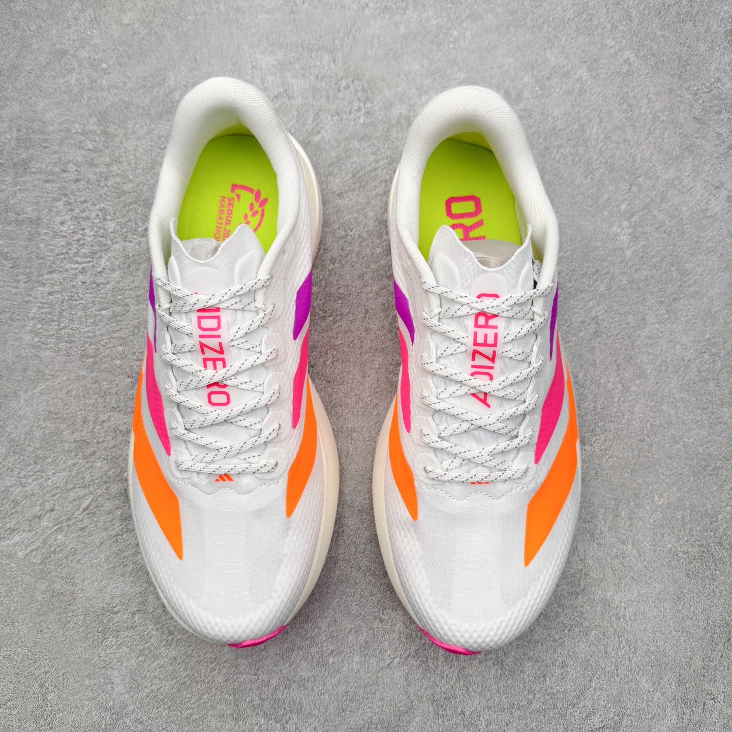 图片[2]-AD Adizero EVO SL WOVEN 马拉松竞速专业跑鞋 CELERMESH针织网面非常轻薄 纤维间的缝隙很大 可以保证跑步时的透气、排汗效果 鞋舌直接与两侧的内衬和鞋底连接在一起 在跑步过程中不会被鞋舌的左右移动所困扰 在标准鞋带孔的基础上再拓宽一组鞋带孔 适合不同脚型的需求 突破性 EnergyRods 技术，有助于跑者实现更好的成绩 中底独特的LIGHTSTRIKE PRO泡棉材质 微弹感觉在跑步过程中给予了良好的支撑体验 对于顶级精英和高水平进阶跑者来说 ADIOS PRO是一双值得信赖的竞速比赛用鞋 尺码：36 36.5 37.5 38 38.5 39 40 40.5 41 42 42.5 43 44 44.5 45-选品中心