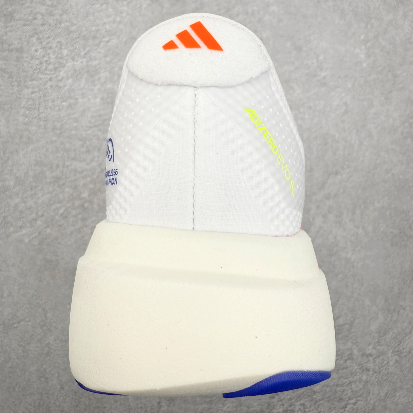 图片[8]-AD Adizero EVO SL WOVEN 马拉松竞速专业跑鞋 CELERMESH针织网面非常轻薄 纤维间的缝隙很大 可以保证跑步时的透气、排汗效果 鞋舌直接与两侧的内衬和鞋底连接在一起 在跑步过程中不会被鞋舌的左右移动所困扰 在标准鞋带孔的基础上再拓宽一组鞋带孔 适合不同脚型的需求 突破性 EnergyRods 技术，有助于跑者实现更好的成绩 中底独特的LIGHTSTRIKE PRO泡棉材质 微弹感觉在跑步过程中给予了良好的支撑体验 对于顶级精英和高水平进阶跑者来说 ADIOS PRO是一双值得信赖的竞速比赛用鞋 尺码：36 36.5 37.5 38 38.5 39 40 40.5 41 42 42.5 43 44 44.5 45-选品中心