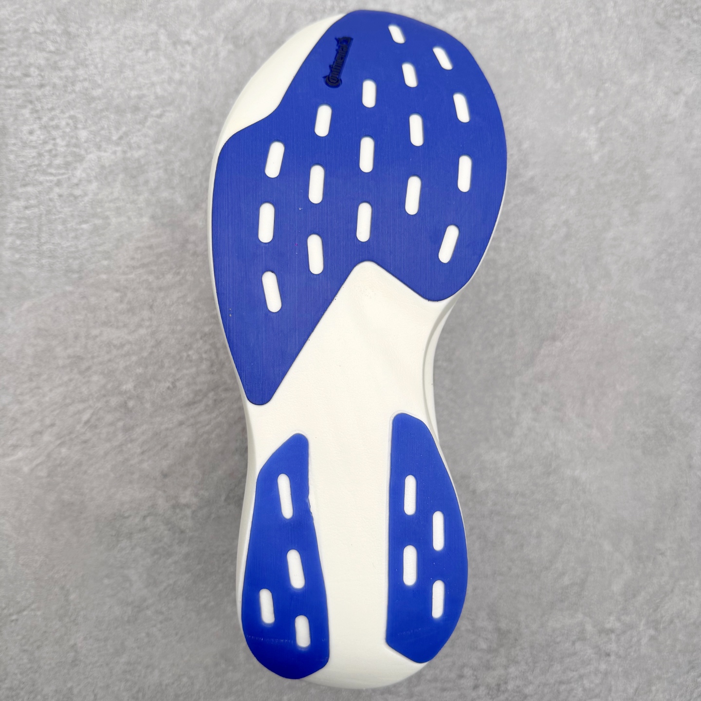 图片[9]-AD Adizero EVO SL WOVEN 马拉松竞速专业跑鞋 CELERMESH针织网面非常轻薄 纤维间的缝隙很大 可以保证跑步时的透气、排汗效果 鞋舌直接与两侧的内衬和鞋底连接在一起 在跑步过程中不会被鞋舌的左右移动所困扰 在标准鞋带孔的基础上再拓宽一组鞋带孔 适合不同脚型的需求 突破性 EnergyRods 技术，有助于跑者实现更好的成绩 中底独特的LIGHTSTRIKE PRO泡棉材质 微弹感觉在跑步过程中给予了良好的支撑体验 对于顶级精英和高水平进阶跑者来说 ADIOS PRO是一双值得信赖的竞速比赛用鞋 尺码：36 36.5 37.5 38 38.5 39 40 40.5 41 42 42.5 43 44 44.5 45-选品中心
