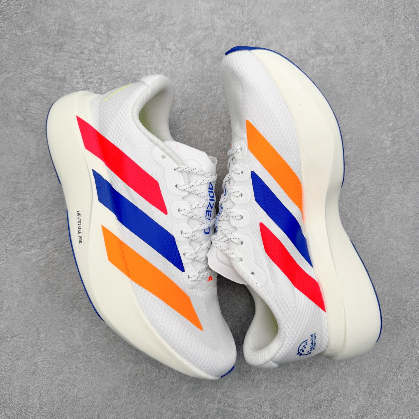 图片[3]-AD Adizero EVO SL WOVEN 马拉松竞速专业跑鞋 CELERMESH针织网面非常轻薄 纤维间的缝隙很大 可以保证跑步时的透气、排汗效果 鞋舌直接与两侧的内衬和鞋底连接在一起 在跑步过程中不会被鞋舌的左右移动所困扰 在标准鞋带孔的基础上再拓宽一组鞋带孔 适合不同脚型的需求 突破性 EnergyRods 技术，有助于跑者实现更好的成绩 中底独特的LIGHTSTRIKE PRO泡棉材质 微弹感觉在跑步过程中给予了良好的支撑体验 对于顶级精英和高水平进阶跑者来说 ADIOS PRO是一双值得信赖的竞速比赛用鞋 尺码：36 36.5 37.5 38 38.5 39 40 40.5 41 42 42.5 43 44 44.5 45-选品中心