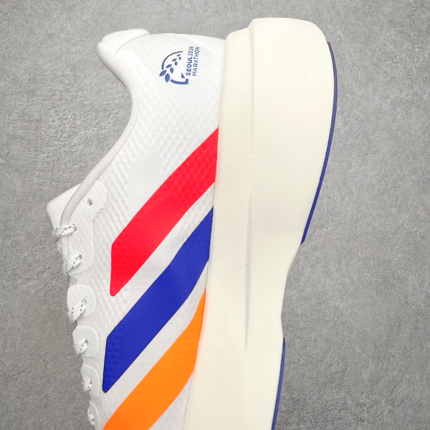 图片[7]-AD Adizero EVO SL WOVEN 马拉松竞速专业跑鞋 CELERMESH针织网面非常轻薄 纤维间的缝隙很大 可以保证跑步时的透气、排汗效果 鞋舌直接与两侧的内衬和鞋底连接在一起 在跑步过程中不会被鞋舌的左右移动所困扰 在标准鞋带孔的基础上再拓宽一组鞋带孔 适合不同脚型的需求 突破性 EnergyRods 技术，有助于跑者实现更好的成绩 中底独特的LIGHTSTRIKE PRO泡棉材质 微弹感觉在跑步过程中给予了良好的支撑体验 对于顶级精英和高水平进阶跑者来说 ADIOS PRO是一双值得信赖的竞速比赛用鞋 尺码：36 36.5 37.5 38 38.5 39 40 40.5 41 42 42.5 43 44 44.5 45-选品中心