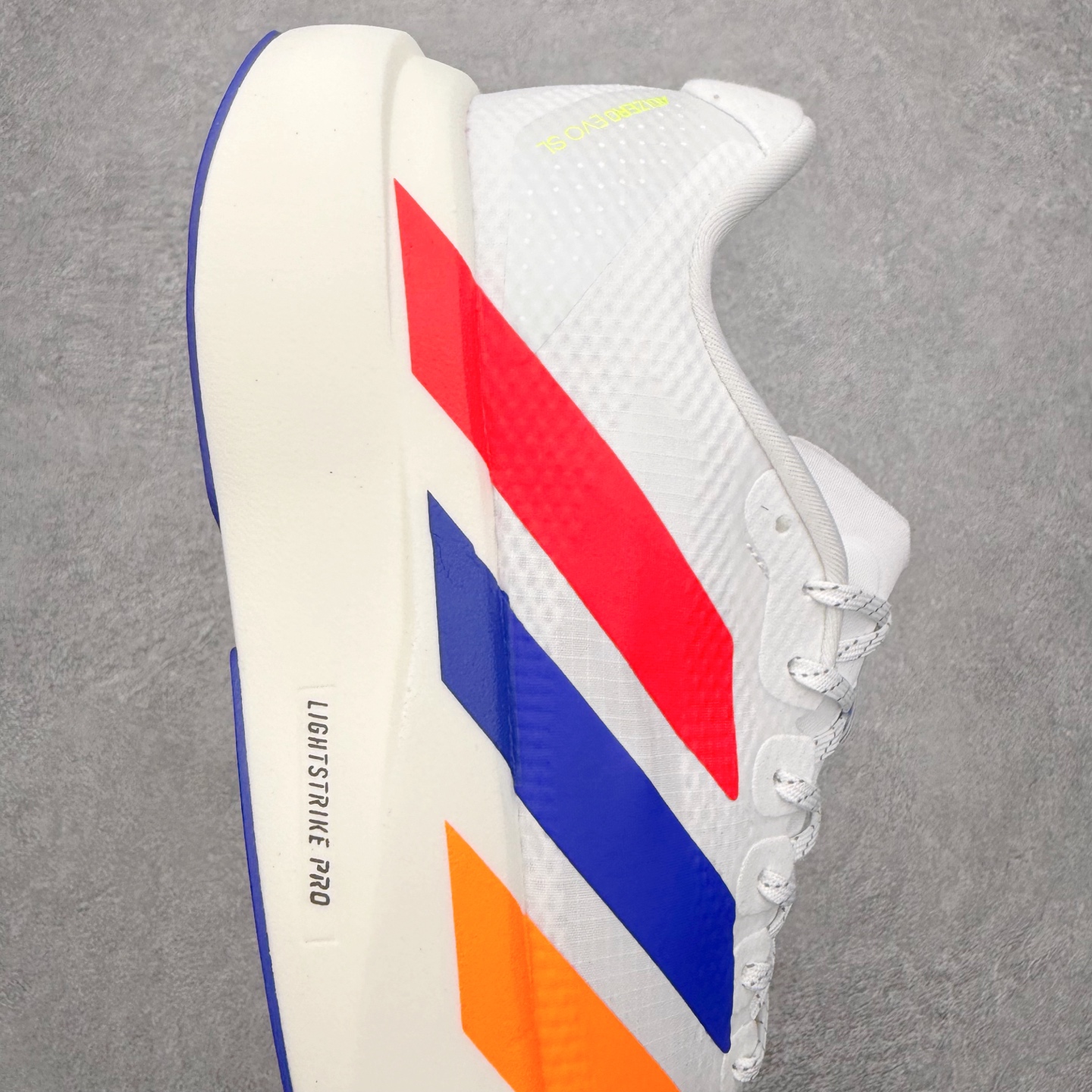 图片[6]-AD Adizero EVO SL WOVEN 马拉松竞速专业跑鞋 CELERMESH针织网面非常轻薄 纤维间的缝隙很大 可以保证跑步时的透气、排汗效果 鞋舌直接与两侧的内衬和鞋底连接在一起 在跑步过程中不会被鞋舌的左右移动所困扰 在标准鞋带孔的基础上再拓宽一组鞋带孔 适合不同脚型的需求 突破性 EnergyRods 技术，有助于跑者实现更好的成绩 中底独特的LIGHTSTRIKE PRO泡棉材质 微弹感觉在跑步过程中给予了良好的支撑体验 对于顶级精英和高水平进阶跑者来说 ADIOS PRO是一双值得信赖的竞速比赛用鞋 尺码：36 36.5 37.5 38 38.5 39 40 40.5 41 42 42.5 43 44 44.5 45-选品中心