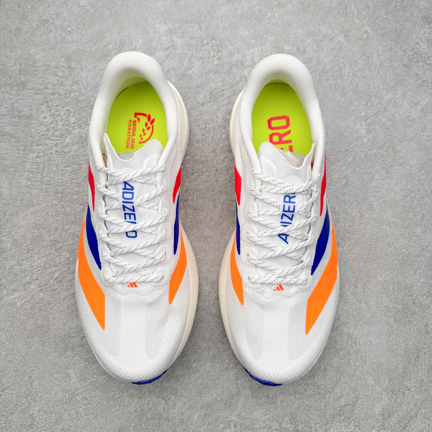 图片[2]-AD Adizero EVO SL WOVEN 马拉松竞速专业跑鞋 CELERMESH针织网面非常轻薄 纤维间的缝隙很大 可以保证跑步时的透气、排汗效果 鞋舌直接与两侧的内衬和鞋底连接在一起 在跑步过程中不会被鞋舌的左右移动所困扰 在标准鞋带孔的基础上再拓宽一组鞋带孔 适合不同脚型的需求 突破性 EnergyRods 技术，有助于跑者实现更好的成绩 中底独特的LIGHTSTRIKE PRO泡棉材质 微弹感觉在跑步过程中给予了良好的支撑体验 对于顶级精英和高水平进阶跑者来说 ADIOS PRO是一双值得信赖的竞速比赛用鞋 尺码：36 36.5 37.5 38 38.5 39 40 40.5 41 42 42.5 43 44 44.5 45-选品中心