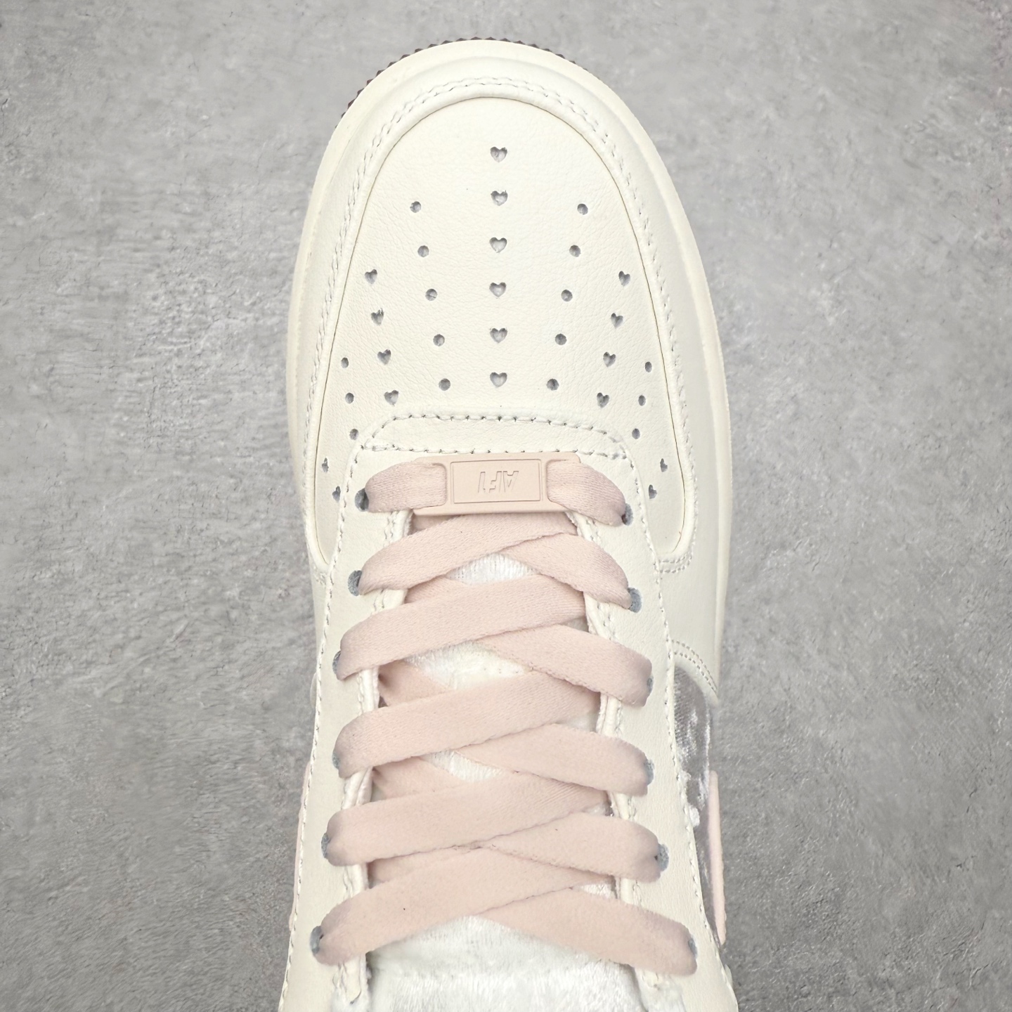 图片[4]-NK Air Force 1´07 Low 空军一号低帮百搭休闲运动板鞋 IQ4937-161 柔软、弹性十足的缓震性能和出色的中底设计 横跨复古与现代的外型结合 造就出风靡全球 三十多年的Force 1 直到今天还深受青睐 实拍调校N版已经零色差零失真 百分百还原实物色彩所见即所得 不存在货不对板色差等低级问题 选购参考实物拍摄 不混卖不参货 只用心做好货严格选品 承诺混一赔十 尺码：36 36.5 37.5 38 38.5 39 40 40.5 41 42 42.5 43 44 44.5 45-选品中心