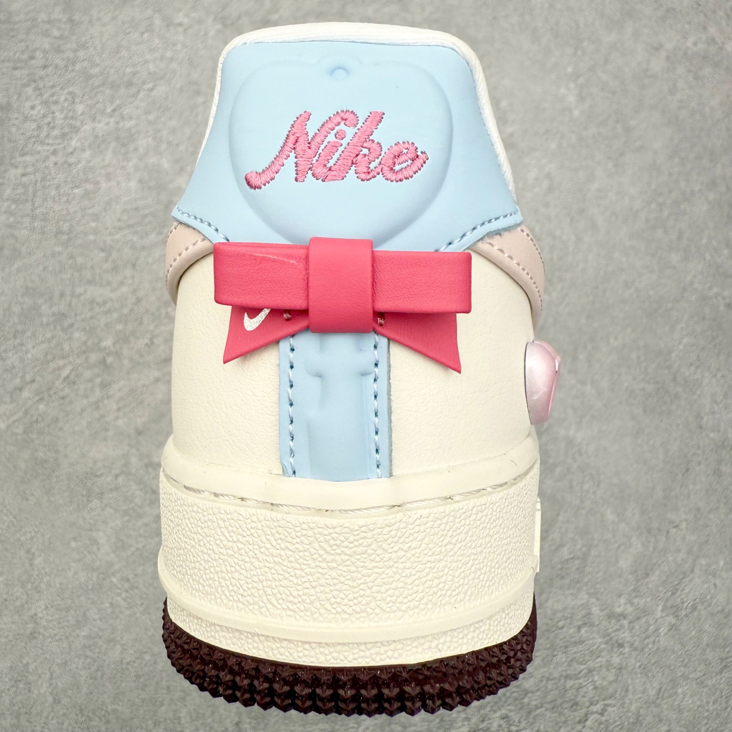 图片[8]-NK Air Force 1´07 Low 空军一号低帮百搭休闲运动板鞋 IQ4937-161 柔软、弹性十足的缓震性能和出色的中底设计 横跨复古与现代的外型结合 造就出风靡全球 三十多年的Force 1 直到今天还深受青睐 实拍调校N版已经零色差零失真 百分百还原实物色彩所见即所得 不存在货不对板色差等低级问题 选购参考实物拍摄 不混卖不参货 只用心做好货严格选品 承诺混一赔十 尺码：36 36.5 37.5 38 38.5 39 40 40.5 41 42 42.5 43 44 44.5 45-选品中心