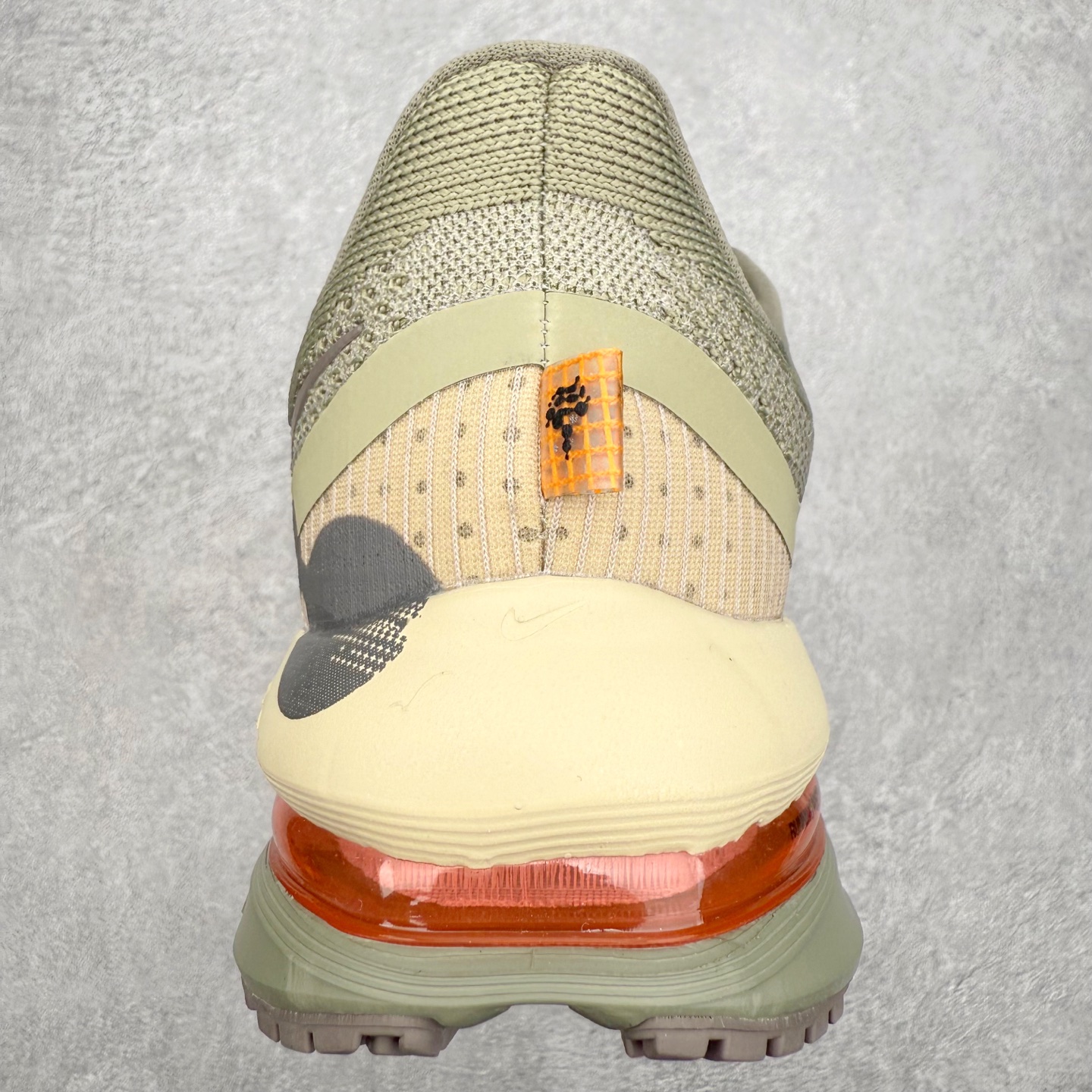图片[8]-＃纯原 NK Pegasus Premium 飞马全掌气垫跑步运动鞋 气垫的究极进化 NIKE 2025S 新王炸 • 在特有Air科技加持下，耐克带来全新Pegasus Premium。这款跑鞋在传承耐克飞马（Pegasus）系列标志性的缓震功能的同时，将首次搭载耐克的塑型可视化Air Zoom气垫单元。• 塑型Air Zoom气垫单元贴合脚部的自然轮廓，帮助跑者在从后跟到脚趾的过渡中能够有效传递力量，带来一种前所未有的轻盈、顺畅回馈体验。中底采用ZoomX泡绵，后跟则使用ReactX泡绵，为跑者提供稳定流畅的推进感。• 塑型可视化Air Zoom气垫单元和精心配置的泡绵组合，让Pegasus Premium成为耐克飞马系列中颇具能量回馈的鞋款。• 全新Pegasus Premium不仅展示了耐克势头强劲的创新周期，证明了其特有的Air科技的强大实力，更体现了耐克倾听和服务运动员的能力。尺码：36 36.5 37.5 38 38.5 39 40 40.5 41 42 42.5 43 44 44.5 45-选品中心