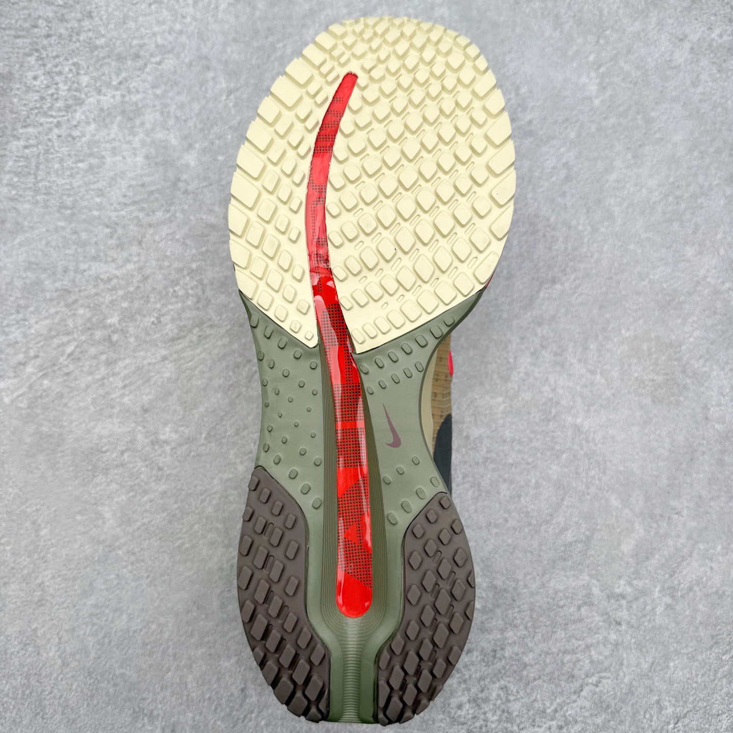 图片[9]-＃纯原 NK Pegasus Premium 飞马全掌气垫跑步运动鞋 气垫的究极进化 NIKE 2025S 新王炸 • 在特有Air科技加持下，耐克带来全新Pegasus Premium。这款跑鞋在传承耐克飞马（Pegasus）系列标志性的缓震功能的同时，将首次搭载耐克的塑型可视化Air Zoom气垫单元。• 塑型Air Zoom气垫单元贴合脚部的自然轮廓，帮助跑者在从后跟到脚趾的过渡中能够有效传递力量，带来一种前所未有的轻盈、顺畅回馈体验。中底采用ZoomX泡绵，后跟则使用ReactX泡绵，为跑者提供稳定流畅的推进感。• 塑型可视化Air Zoom气垫单元和精心配置的泡绵组合，让Pegasus Premium成为耐克飞马系列中颇具能量回馈的鞋款。• 全新Pegasus Premium不仅展示了耐克势头强劲的创新周期，证明了其特有的Air科技的强大实力，更体现了耐克倾听和服务运动员的能力。尺码：36 36.5 37.5 38 38.5 39 40 40.5 41 42 42.5 43 44 44.5 45-选品中心