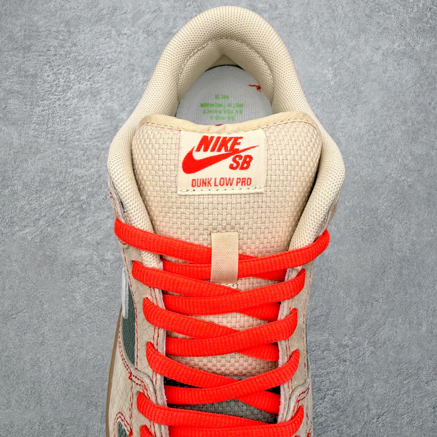 图片[5]-＃F版 NK Dunk SB Low 时尚舒适 防滑耐磨低帮板鞋 IB6206-701 实力大厂出品 新配色陆续开发 利润个位数只为口碑 全套原纸板楦头开发 确保原汁原味 完美呈现DUNK版型 一比一鞋头弧度高度鞋身弧度 此版本只针对中端市场 皮料材质有所更替 其他数据细节工艺流程均保持一致 绝不口嗨 细节品控鞋型随意对比 独家私模官方第六代原厂航空铝磨具打磨大底 鞋头坡度极致还原 无解鞋型 原盒原配 圈内天花板工艺 原厂玻璃冲刀 超高清洁度 全鞋零毛边皮料切割 原厂中底布点胶 中底布拉帮走线遵循公司 尺码：36 36.5 37.5 38 38.5 39 40 40.5 41 42 42.5 43 44 44.5 45 46-选品中心