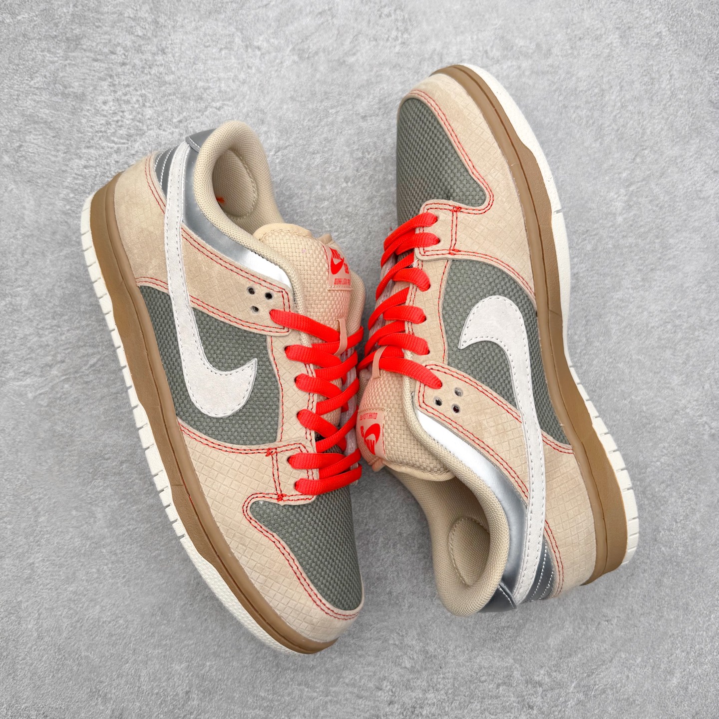 图片[3]-＃F版 NK Dunk SB Low 时尚舒适 防滑耐磨低帮板鞋 IB6206-701 实力大厂出品 新配色陆续开发 利润个位数只为口碑 全套原纸板楦头开发 确保原汁原味 完美呈现DUNK版型 一比一鞋头弧度高度鞋身弧度 此版本只针对中端市场 皮料材质有所更替 其他数据细节工艺流程均保持一致 绝不口嗨 细节品控鞋型随意对比 独家私模官方第六代原厂航空铝磨具打磨大底 鞋头坡度极致还原 无解鞋型 原盒原配 圈内天花板工艺 原厂玻璃冲刀 超高清洁度 全鞋零毛边皮料切割 原厂中底布点胶 中底布拉帮走线遵循公司 尺码：36 36.5 37.5 38 38.5 39 40 40.5 41 42 42.5 43 44 44.5 45 46-选品中心