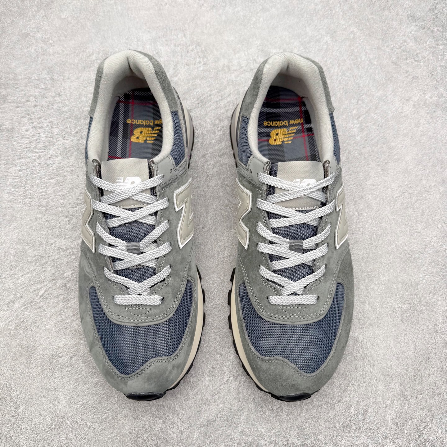 图片[2]-NB新百伦New Balance U574升级版系列低帮复古休闲运动慢跑鞋 新版NB574，妥妥美产既视感有木有。相较传统574，新版鞋跟及鞋面设计自带9系美产既视感！鞋面、内衬质感以及穿着体验更加！鞋型更流畅和饱满,鞋底增添了风格的多样化!底部升级橡胶颗粒大底,更防滑耐磨,上脚后感觉柔软且舒适。尺码：36 36.5 37.5 38 38.5 39.5 40 40.5 41.5 42 42.5 43 44 45-选品中心