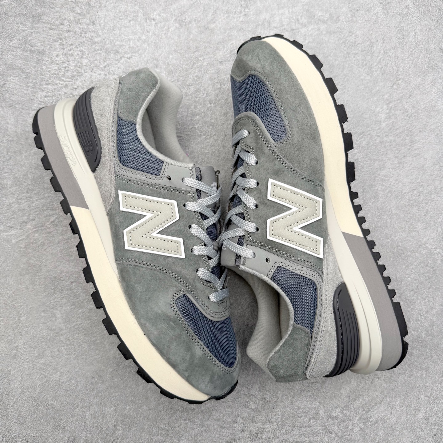 图片[3]-NB新百伦New Balance U574升级版系列低帮复古休闲运动慢跑鞋 新版NB574，妥妥美产既视感有木有。相较传统574，新版鞋跟及鞋面设计自带9系美产既视感！鞋面、内衬质感以及穿着体验更加！鞋型更流畅和饱满,鞋底增添了风格的多样化!底部升级橡胶颗粒大底,更防滑耐磨,上脚后感觉柔软且舒适。尺码：36 36.5 37.5 38 38.5 39.5 40 40.5 41.5 42 42.5 43 44 45-选品中心