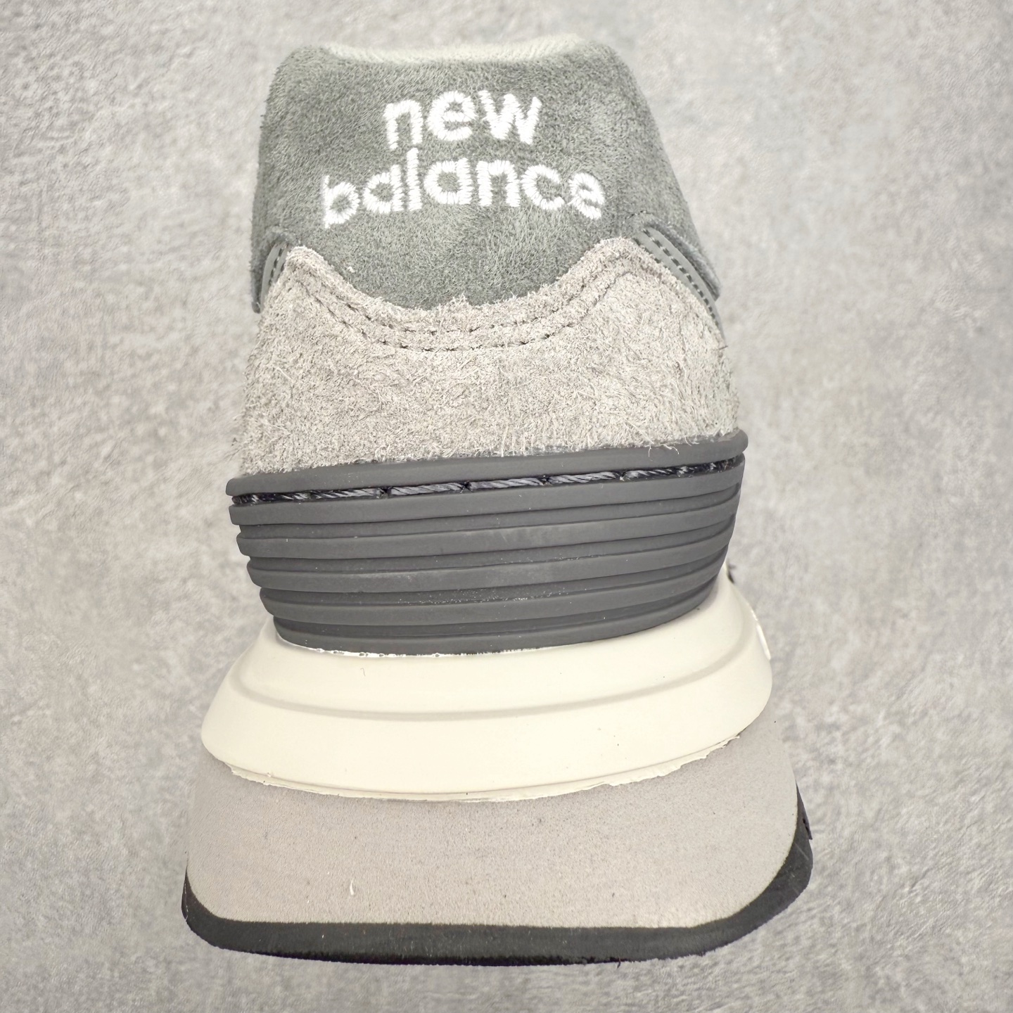 图片[8]-NB新百伦New Balance U574升级版系列低帮复古休闲运动慢跑鞋 新版NB574，妥妥美产既视感有木有。相较传统574，新版鞋跟及鞋面设计自带9系美产既视感！鞋面、内衬质感以及穿着体验更加！鞋型更流畅和饱满,鞋底增添了风格的多样化!底部升级橡胶颗粒大底,更防滑耐磨,上脚后感觉柔软且舒适。尺码：36 36.5 37.5 38 38.5 39.5 40 40.5 41.5 42 42.5 43 44 45-选品中心