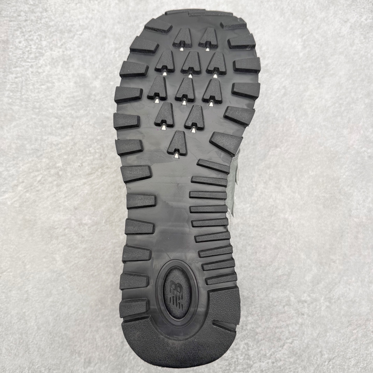 图片[9]-NB新百伦New Balance U574升级版系列低帮复古休闲运动慢跑鞋 新版NB574，妥妥美产既视感有木有。相较传统574，新版鞋跟及鞋面设计自带9系美产既视感！鞋面、内衬质感以及穿着体验更加！鞋型更流畅和饱满,鞋底增添了风格的多样化!底部升级橡胶颗粒大底,更防滑耐磨,上脚后感觉柔软且舒适。尺码：36 36.5 37.5 38 38.5 39.5 40 40.5 41.5 42 42.5 43 44 45-选品中心