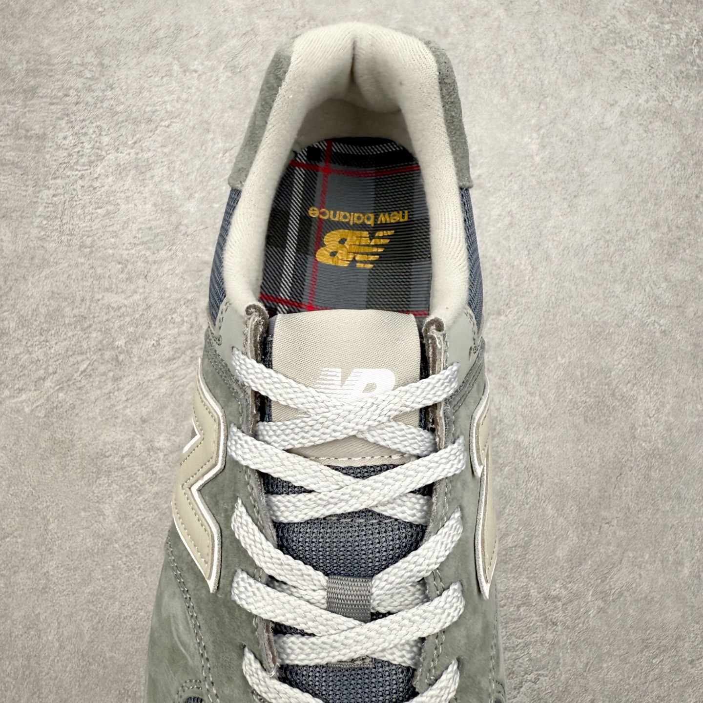 图片[5]-NB新百伦New Balance U574升级版系列低帮复古休闲运动慢跑鞋 新版NB574，妥妥美产既视感有木有。相较传统574，新版鞋跟及鞋面设计自带9系美产既视感！鞋面、内衬质感以及穿着体验更加！鞋型更流畅和饱满,鞋底增添了风格的多样化!底部升级橡胶颗粒大底,更防滑耐磨,上脚后感觉柔软且舒适。尺码：36 36.5 37.5 38 38.5 39.5 40 40.5 41.5 42 42.5 43 44 45-选品中心
