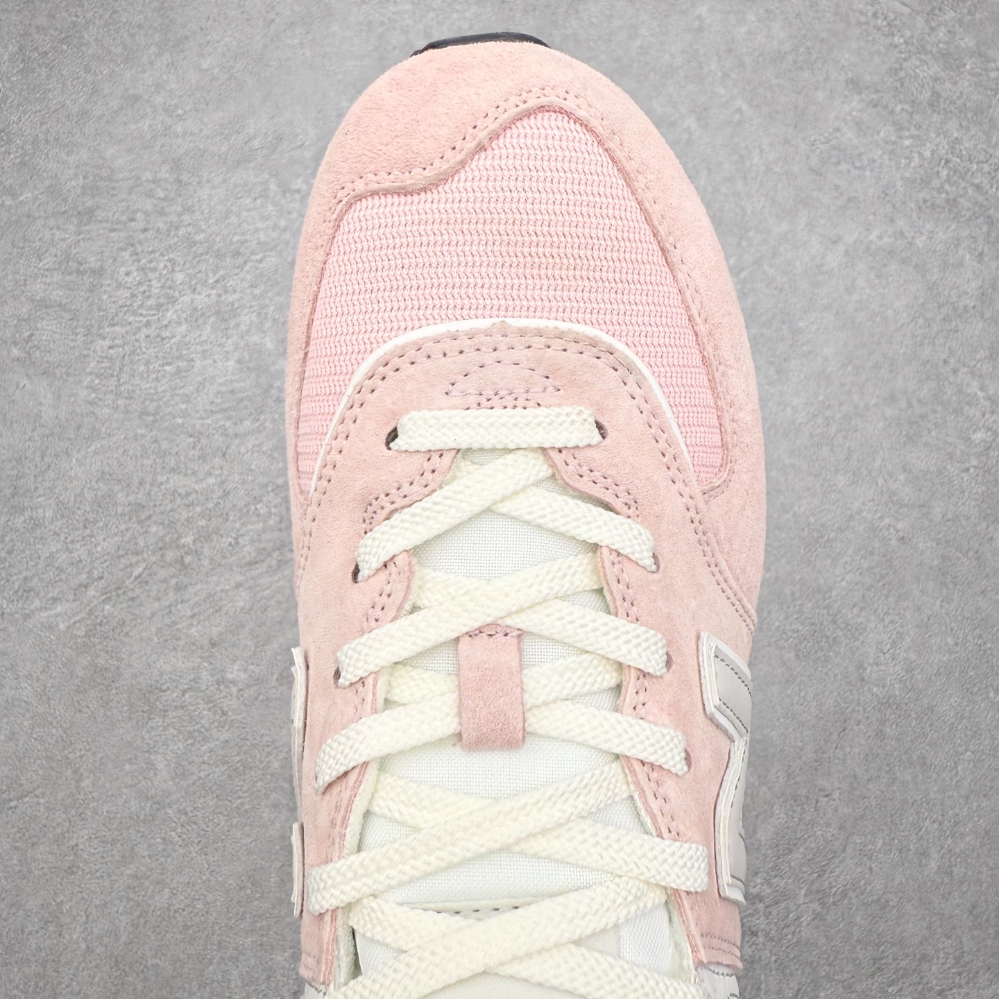图片[4]-NB新百伦New Balance U574升级版系列低帮复古休闲运动慢跑鞋 新版NB574，妥妥美产既视感有木有。相较传统574，新版鞋跟及鞋面设计自带9系美产既视感！鞋面、内衬质感以及穿着体验更加！鞋型更流畅和饱满,鞋底增添了风格的多样化!底部升级橡胶颗粒大底,更防滑耐磨,上脚后感觉柔软且舒适。尺码：36 36.5 37.5 38 38.5 39.5 40 40.5 41.5 42 42.5 43 44 45-选品中心