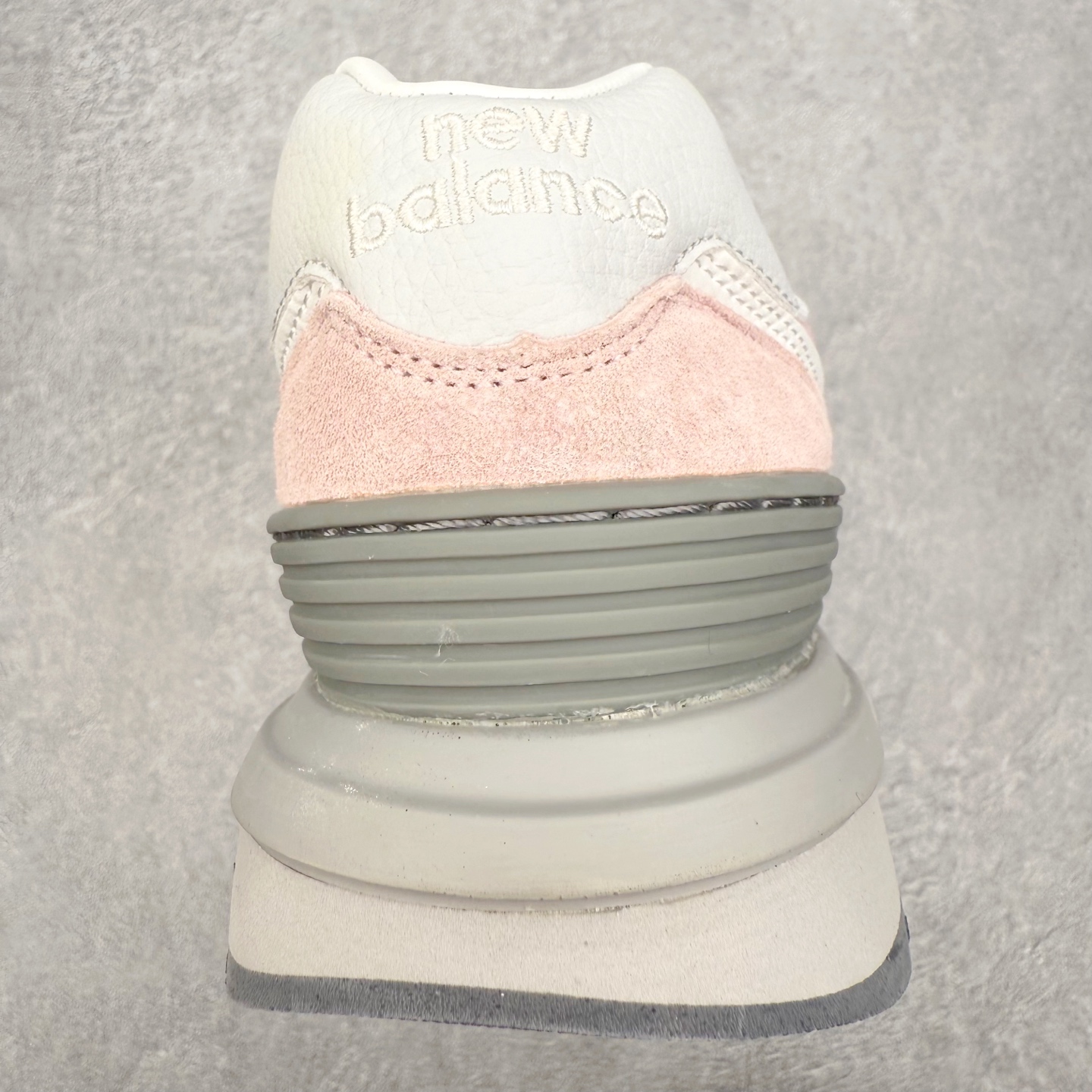 图片[8]-NB新百伦New Balance U574升级版系列低帮复古休闲运动慢跑鞋 新版NB574，妥妥美产既视感有木有。相较传统574，新版鞋跟及鞋面设计自带9系美产既视感！鞋面、内衬质感以及穿着体验更加！鞋型更流畅和饱满,鞋底增添了风格的多样化!底部升级橡胶颗粒大底,更防滑耐磨,上脚后感觉柔软且舒适。尺码：36 36.5 37.5 38 38.5 39.5 40 40.5 41.5 42 42.5 43 44 45-选品中心