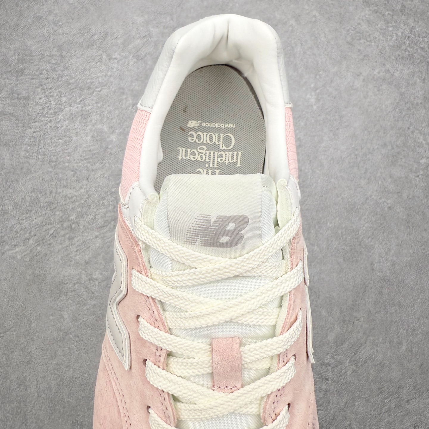 图片[5]-NB新百伦New Balance U574升级版系列低帮复古休闲运动慢跑鞋 新版NB574，妥妥美产既视感有木有。相较传统574，新版鞋跟及鞋面设计自带9系美产既视感！鞋面、内衬质感以及穿着体验更加！鞋型更流畅和饱满,鞋底增添了风格的多样化!底部升级橡胶颗粒大底,更防滑耐磨,上脚后感觉柔软且舒适。尺码：36 36.5 37.5 38 38.5 39.5 40 40.5 41.5 42 42.5 43 44 45-选品中心