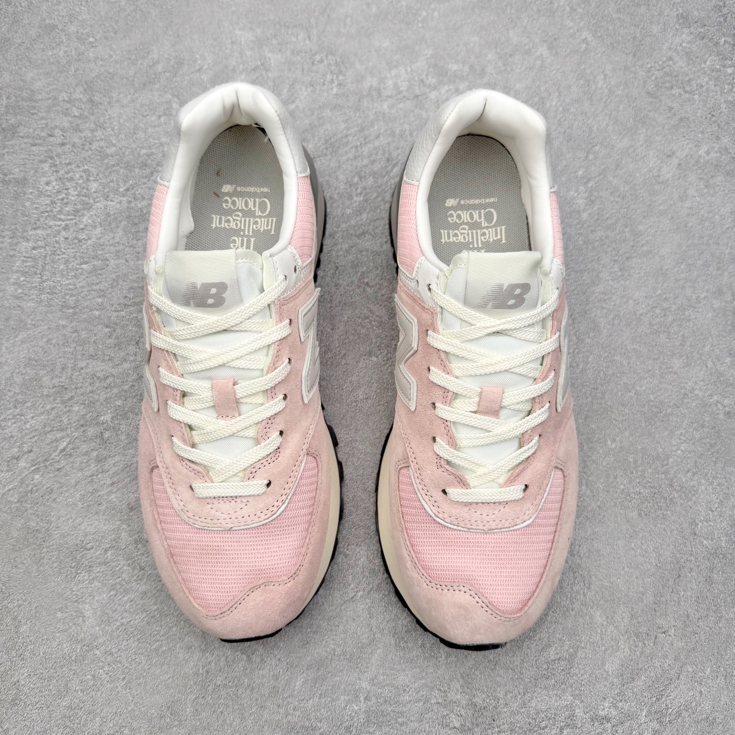 图片[2]-NB新百伦New Balance U574升级版系列低帮复古休闲运动慢跑鞋 新版NB574，妥妥美产既视感有木有。相较传统574，新版鞋跟及鞋面设计自带9系美产既视感！鞋面、内衬质感以及穿着体验更加！鞋型更流畅和饱满,鞋底增添了风格的多样化!底部升级橡胶颗粒大底,更防滑耐磨,上脚后感觉柔软且舒适。尺码：36 36.5 37.5 38 38.5 39.5 40 40.5 41.5 42 42.5 43 44 45-选品中心