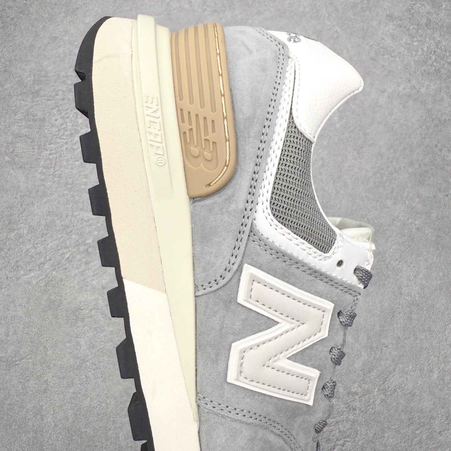 图片[6]-NB新百伦New Balance U574升级版系列低帮复古休闲运动慢跑鞋 新版NB574，妥妥美产既视感有木有。相较传统574，新版鞋跟及鞋面设计自带9系美产既视感！鞋面、内衬质感以及穿着体验更加！鞋型更流畅和饱满,鞋底增添了风格的多样化!底部升级橡胶颗粒大底,更防滑耐磨,上脚后感觉柔软且舒适。尺码：36 36.5 37.5 38 38.5 39.5 40 40.5 41.5 42 42.5 43 44 45-选品中心