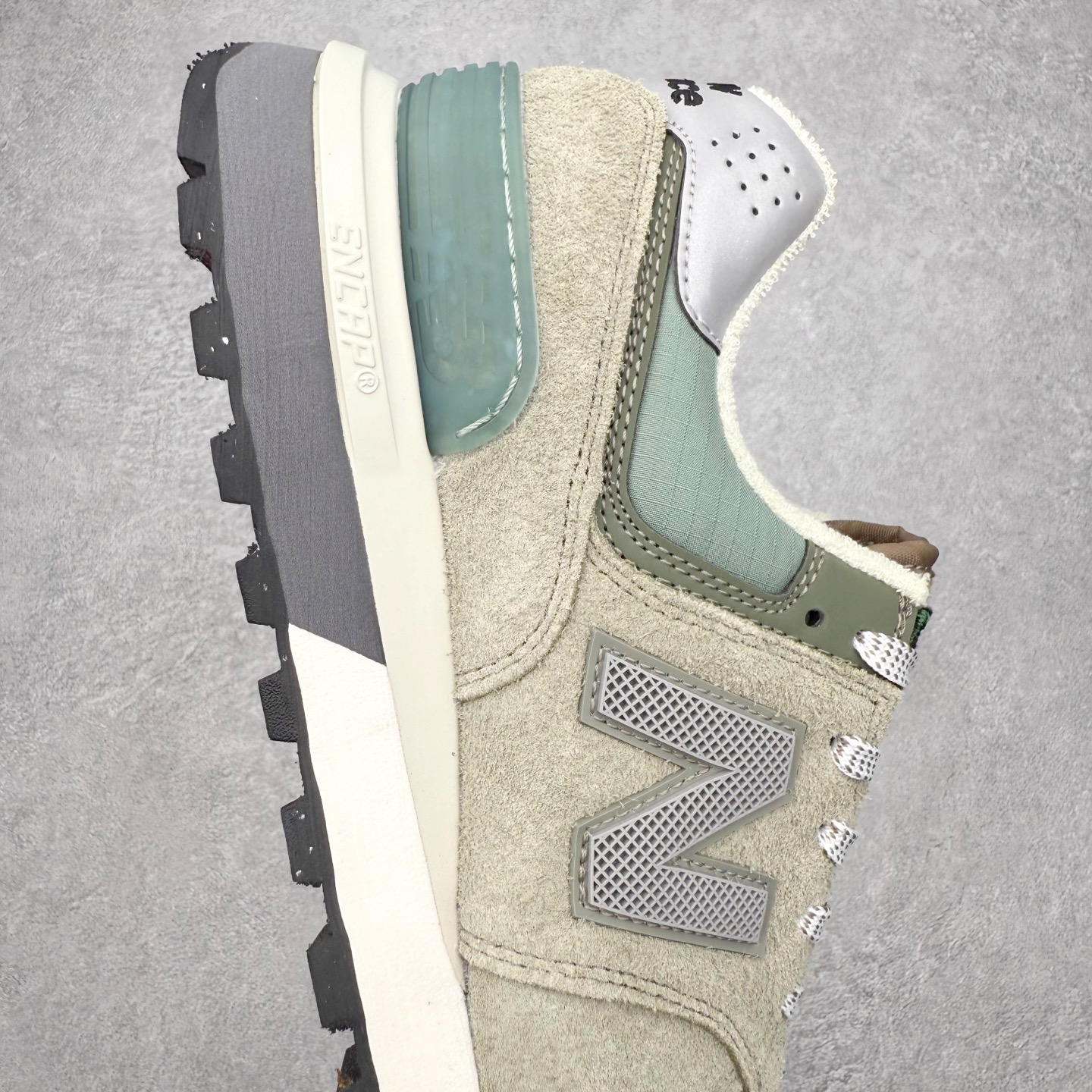 图片[6]-NB新百伦New Balance U574升级版系列低帮复古休闲运动慢跑鞋 新版NB574，妥妥美产既视感有木有。相较传统574，新版鞋跟及鞋面设计自带9系美产既视感！鞋面、内衬质感以及穿着体验更加！鞋型更流畅和饱满,鞋底增添了风格的多样化!底部升级橡胶颗粒大底,更防滑耐磨,上脚后感觉柔软且舒适。尺码：36 36.5 37.5 38 38.5 39.5 40 40.5 41.5 42 42.5 43 44 45-选品中心
