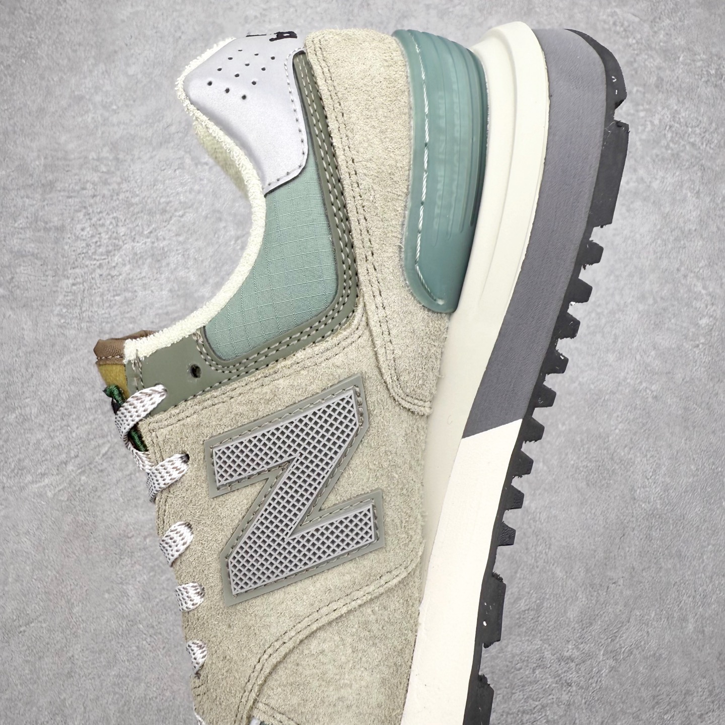 图片[7]-NB新百伦New Balance U574升级版系列低帮复古休闲运动慢跑鞋 新版NB574，妥妥美产既视感有木有。相较传统574，新版鞋跟及鞋面设计自带9系美产既视感！鞋面、内衬质感以及穿着体验更加！鞋型更流畅和饱满,鞋底增添了风格的多样化!底部升级橡胶颗粒大底,更防滑耐磨,上脚后感觉柔软且舒适。尺码：36 36.5 37.5 38 38.5 39.5 40 40.5 41.5 42 42.5 43 44 45-选品中心