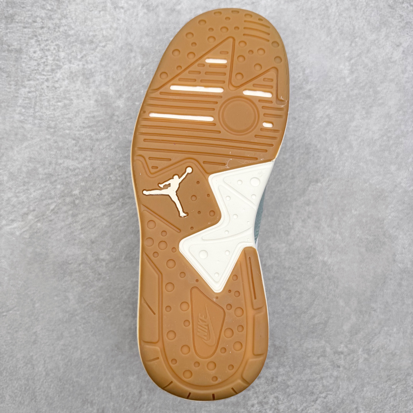 图片[9]-Jordan CMFT Era 时尚舒适 耐磨 低帮 复古篮球鞋 实拍调校N版已经零色差零失真 百分百还原实物色彩所见即所得 不存在货不对板色差等低级问题 选购参考实物拍摄 不混卖不参货 只用心做好货严格选品 承诺混一赔十 尺码：36 36.5 37.5 38 38.5 39 40 40.5 41 42 42.5 43 44 44.5 45 46-选品中心