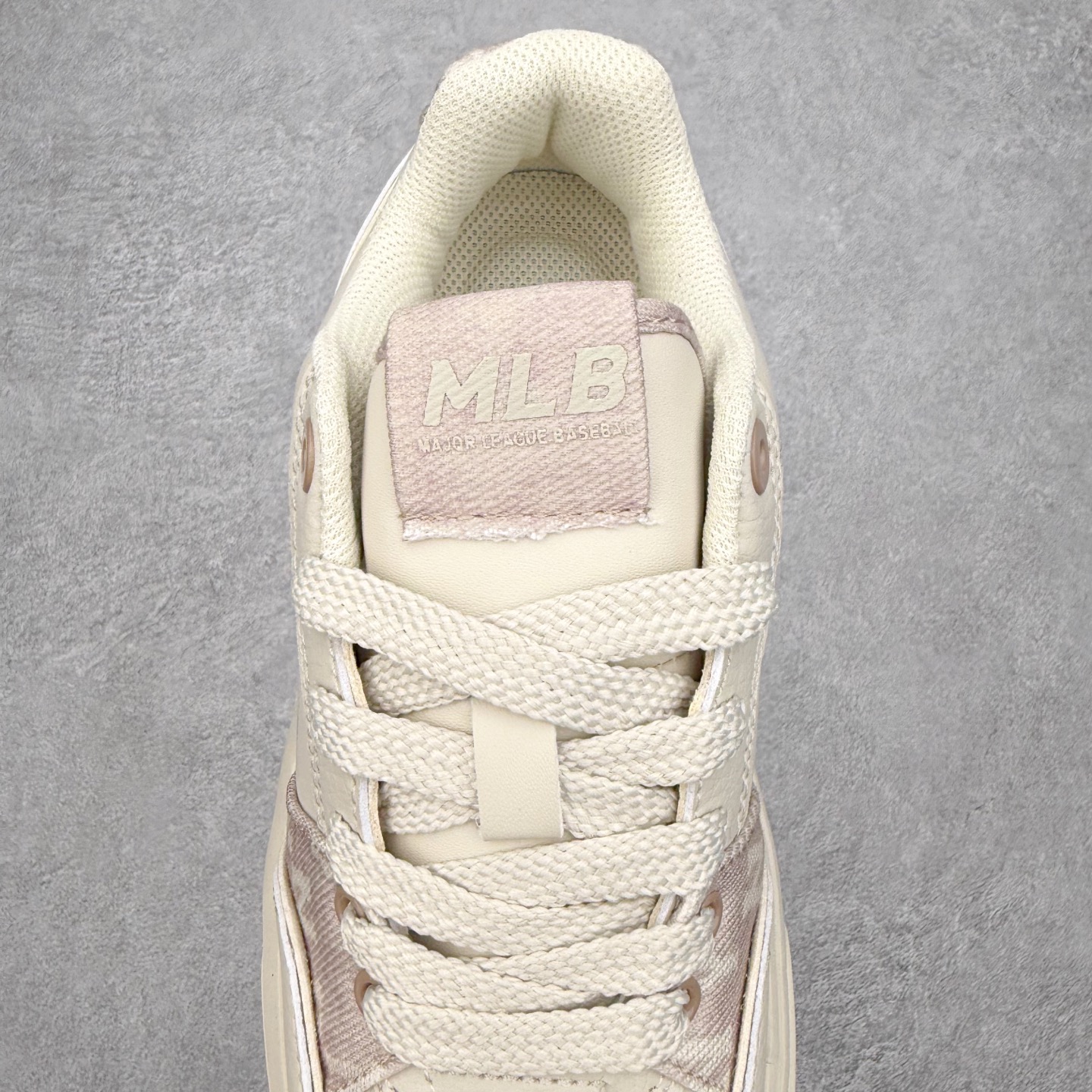 图片[5]-MLB Chunky Liner Basic 复古印花学长鞋系列低帮轻量增高厚底百搭休闲运动慢跑鞋板鞋 Korea韩国联名NY美国榄球纽约洋基队限定 韩国代购专供 全套原楦原纸板原厂数据开发 正确中底拉帮中底网布细节 平台代购专供 左脚内置芯片 韩国代购吊牌标贴 独家一比一RB+MD组合大底 高频后跟小人Logo精准对位立体饱满 正确网布加超迁鞋面 转印中底走线紧密 转印Logo工艺表层防刮不掉色 尺码：35 36 36.5 37.5 38 38.5 39 40 40.5 41 42 42.5 43 44 45-选品中心